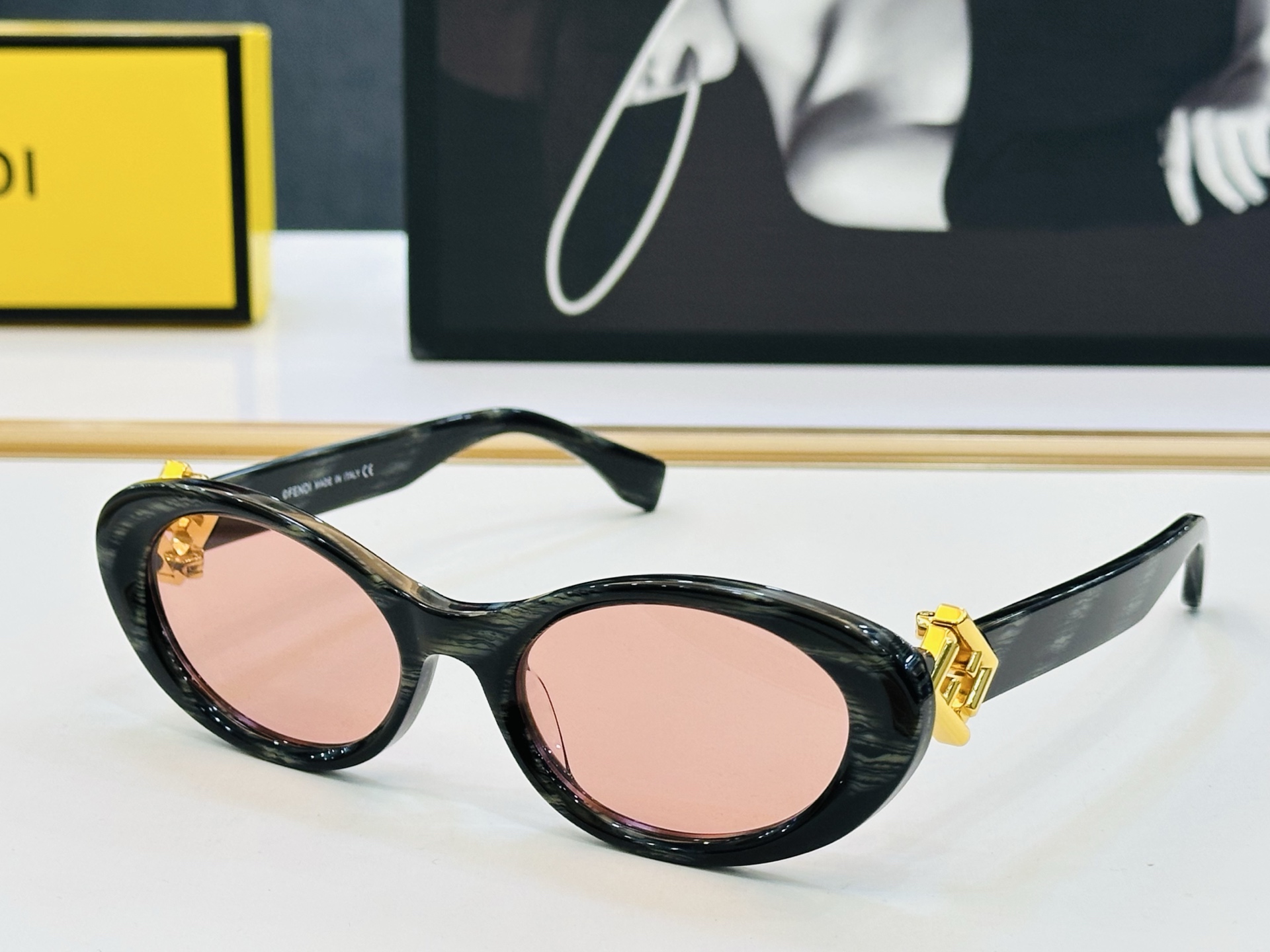 。新款FEND* FE40140U Size：55口20-140 🎁芬家 😀👏时尚经典 F太阳镜