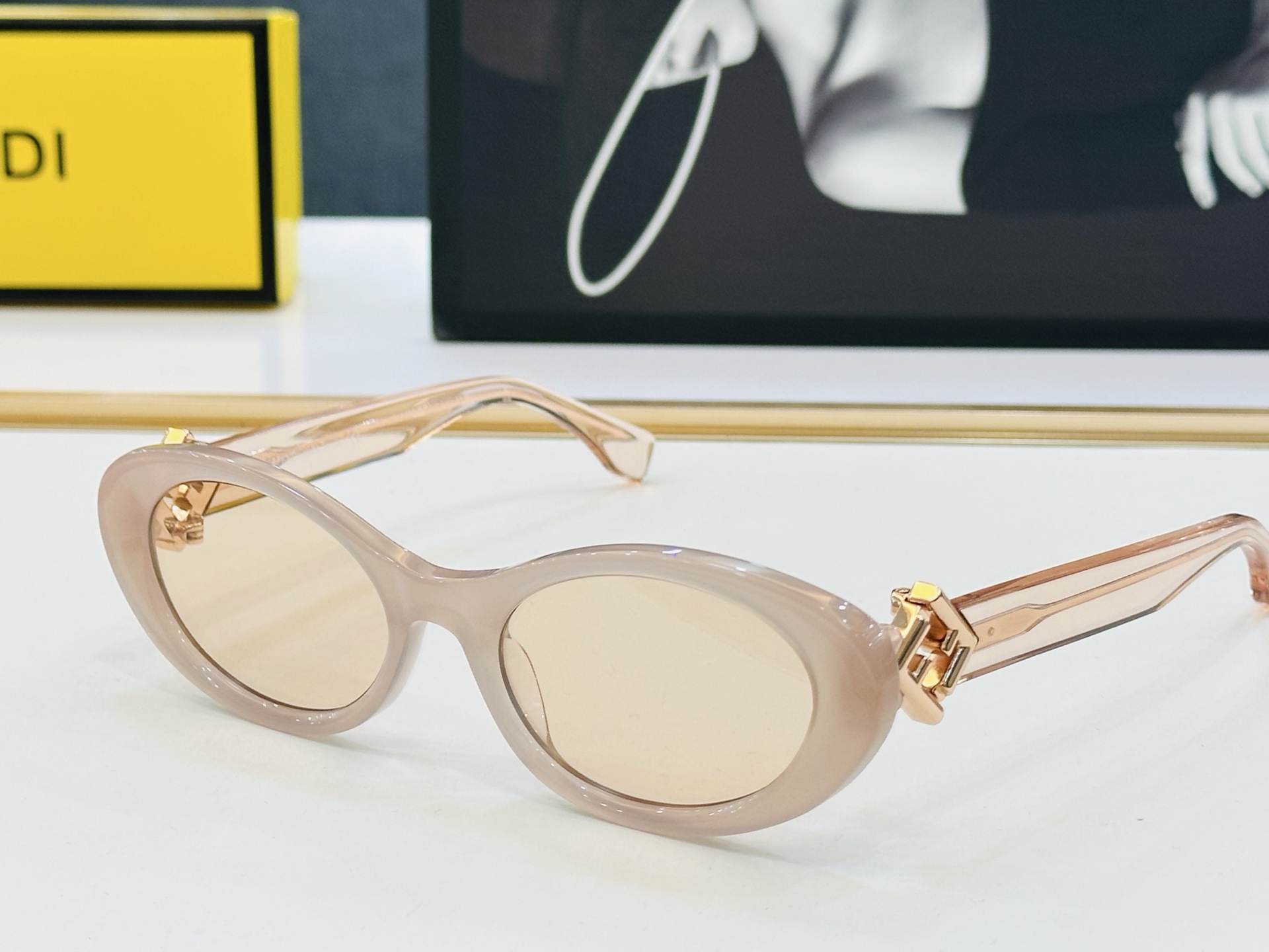 。新款FEND* FE40140U Size：55口20-140 🎁芬家 😀👏时尚经典 F太阳镜