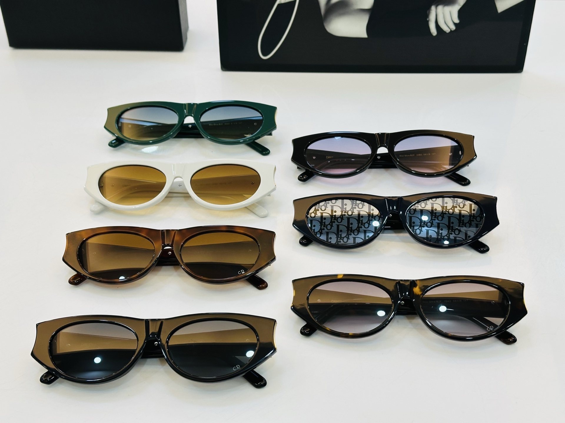 迪家 🔻DIO* B2F Size：56口18-147 春夏款墨镜 😎🔆。。搭配镜腿精致烫字配饰 b官网