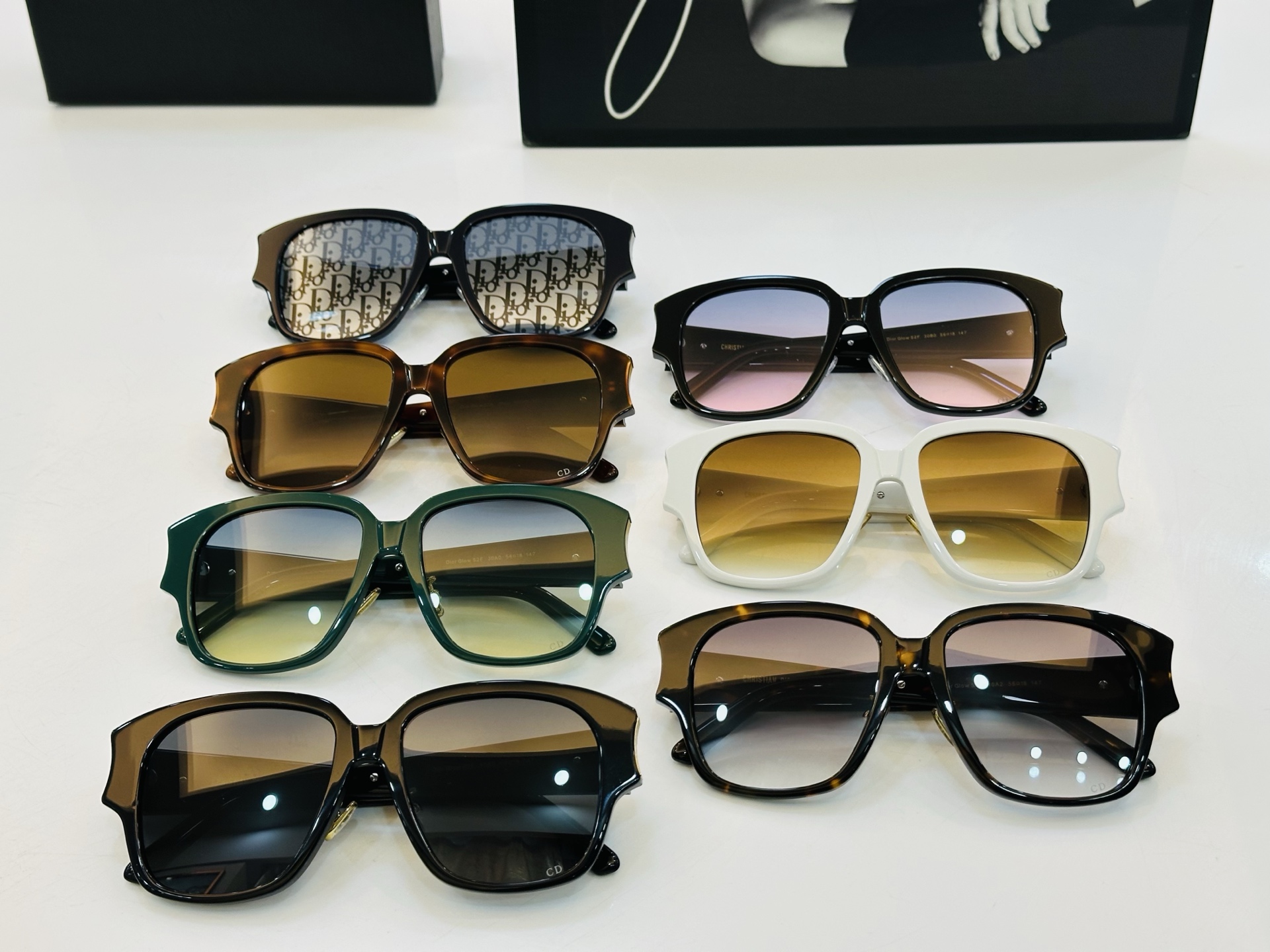 迪家 🔻DIO* S2F Size：56口18-147 春夏款墨镜 😎🔆。。搭配镜腿精致烫字配饰 b官网