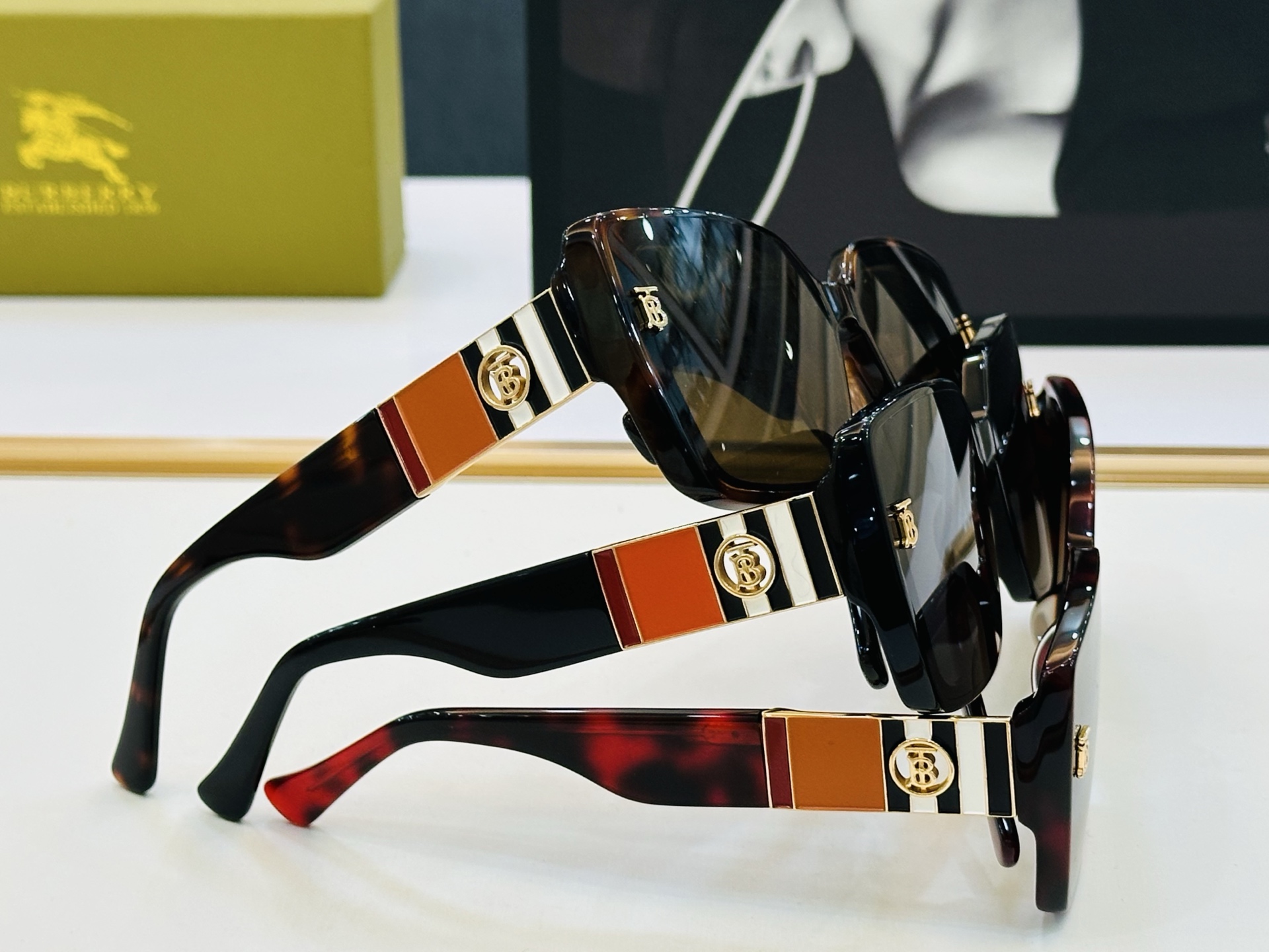 新款 BURBERR*🔻巴家 BE6009 百搭镜架Size：62口14-140 高品质 到货 🌲🌲🌲b