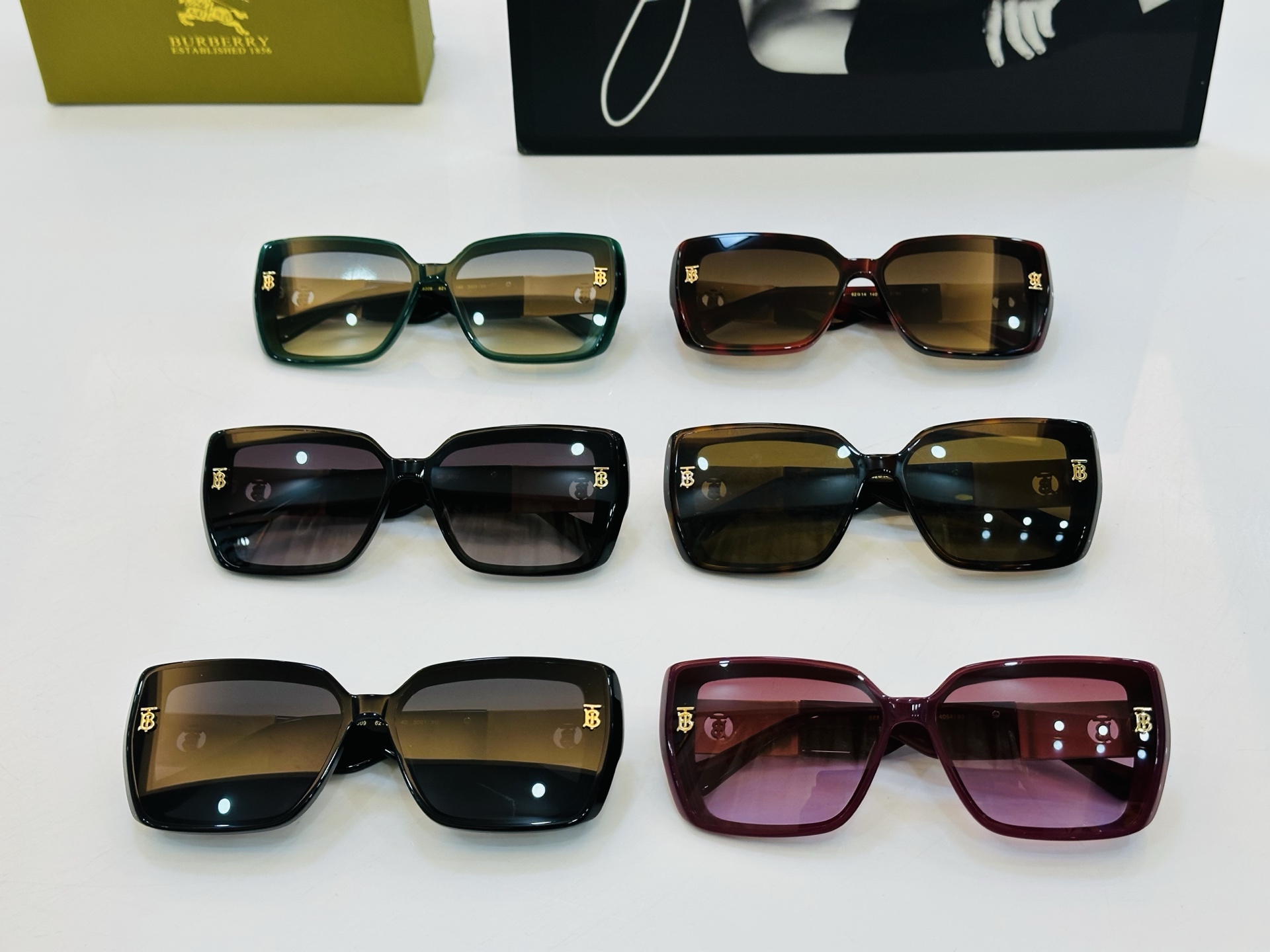 新款 BURBERR*🔻巴家 BE6009 百搭镜架Size：62口14-140 高品质 到货 🌲🌲🌲b