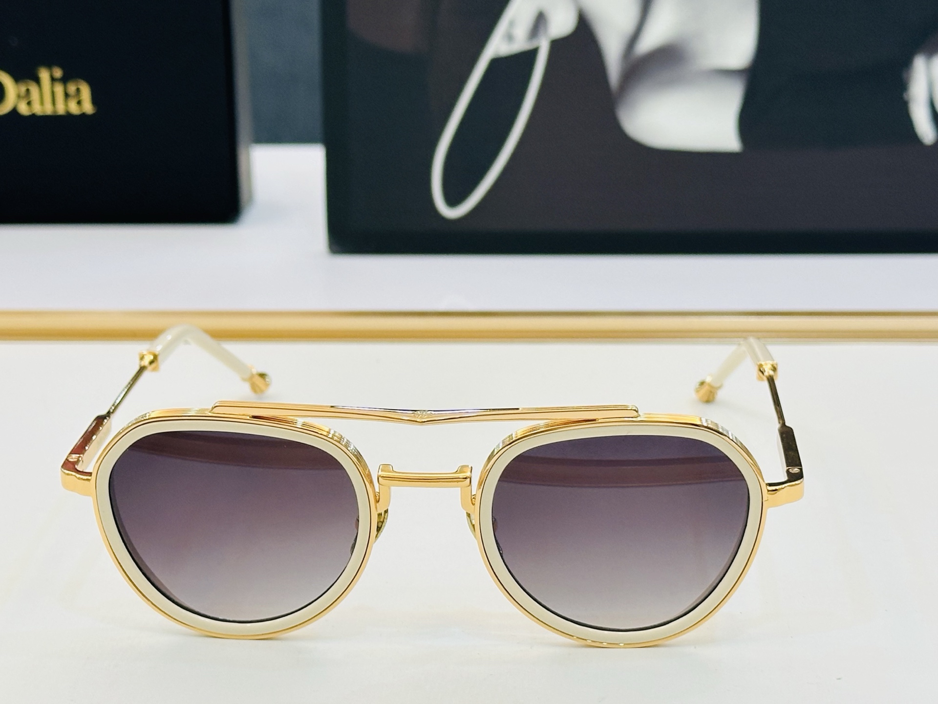 JACQUES MARIE C150 Size：50口24-145 日本手工眼镜 镜框採用上板材打造出 