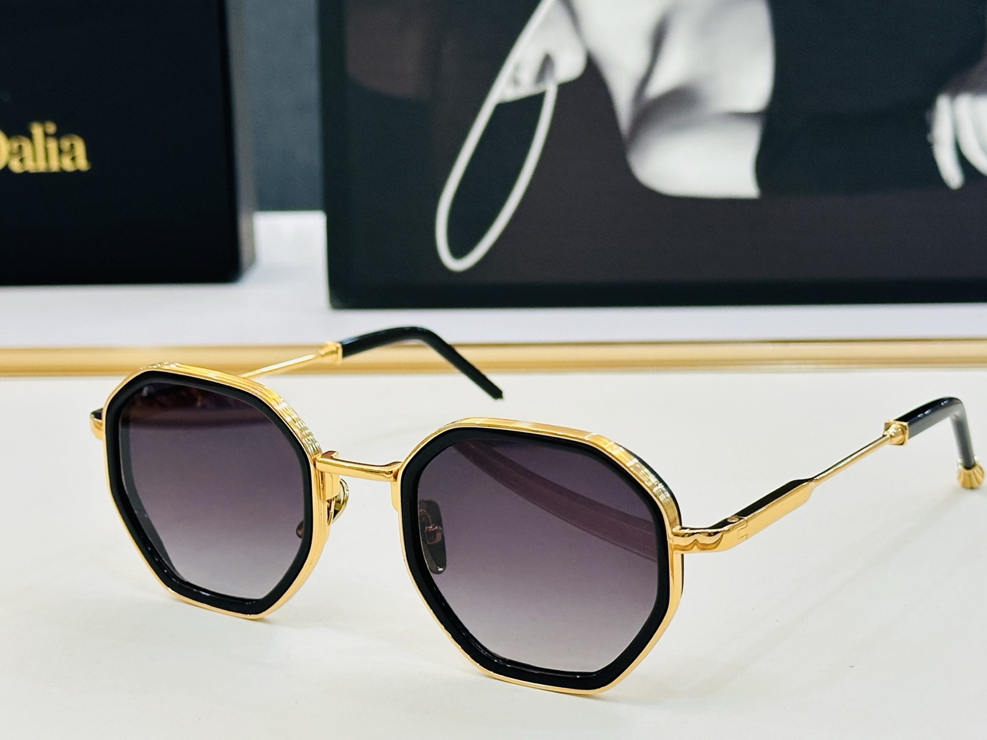 JACQUES MARIE C113 Size：50口24-145 日本手工眼镜 镜框採用上板材打造出 