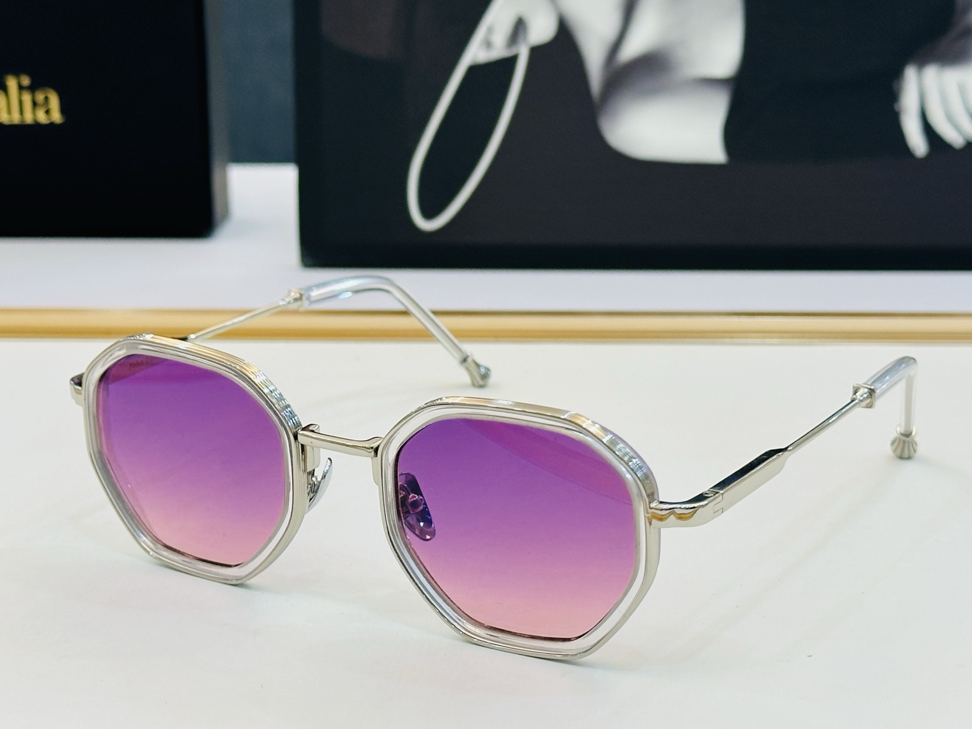 JACQUES MARIE C113 Size：50口24-145 日本手工眼镜 镜框採用上板材打造出 