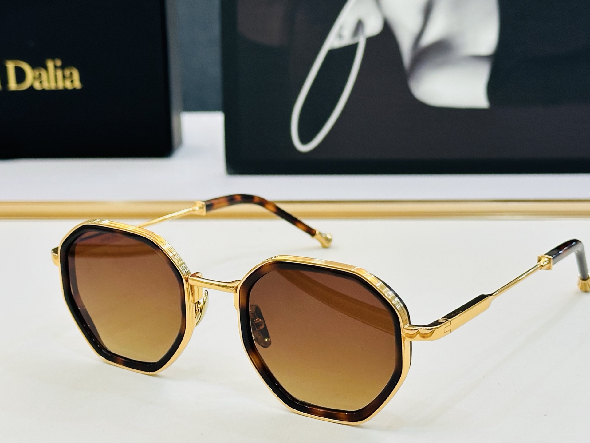 JACQUES MARIE C113 Size：50口24-145 日本手工眼镜 镜框採用上板材打造出 