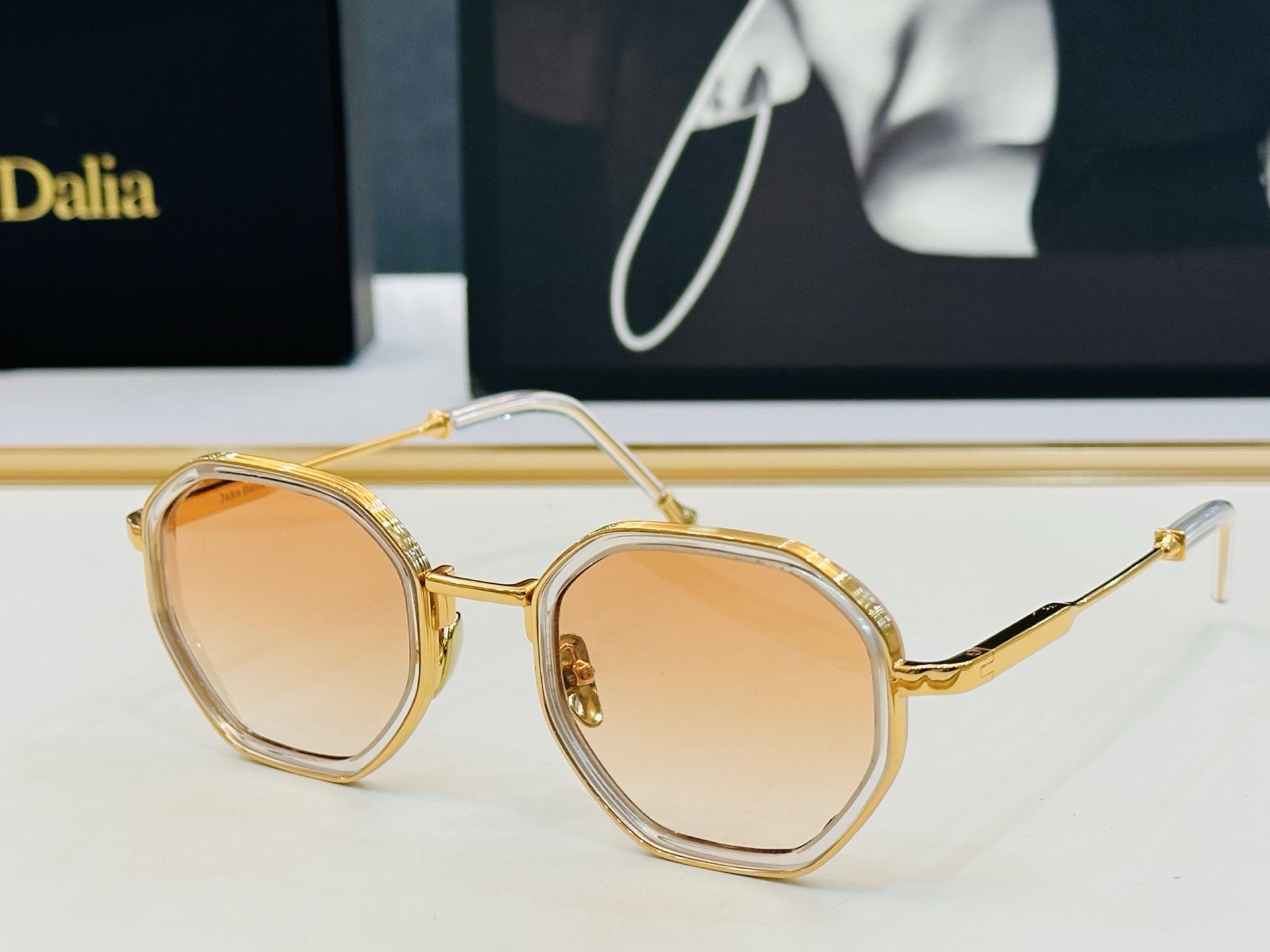 JACQUES MARIE C113 Size：50口24-145 日本手工眼镜 镜框採用上板材打造出 