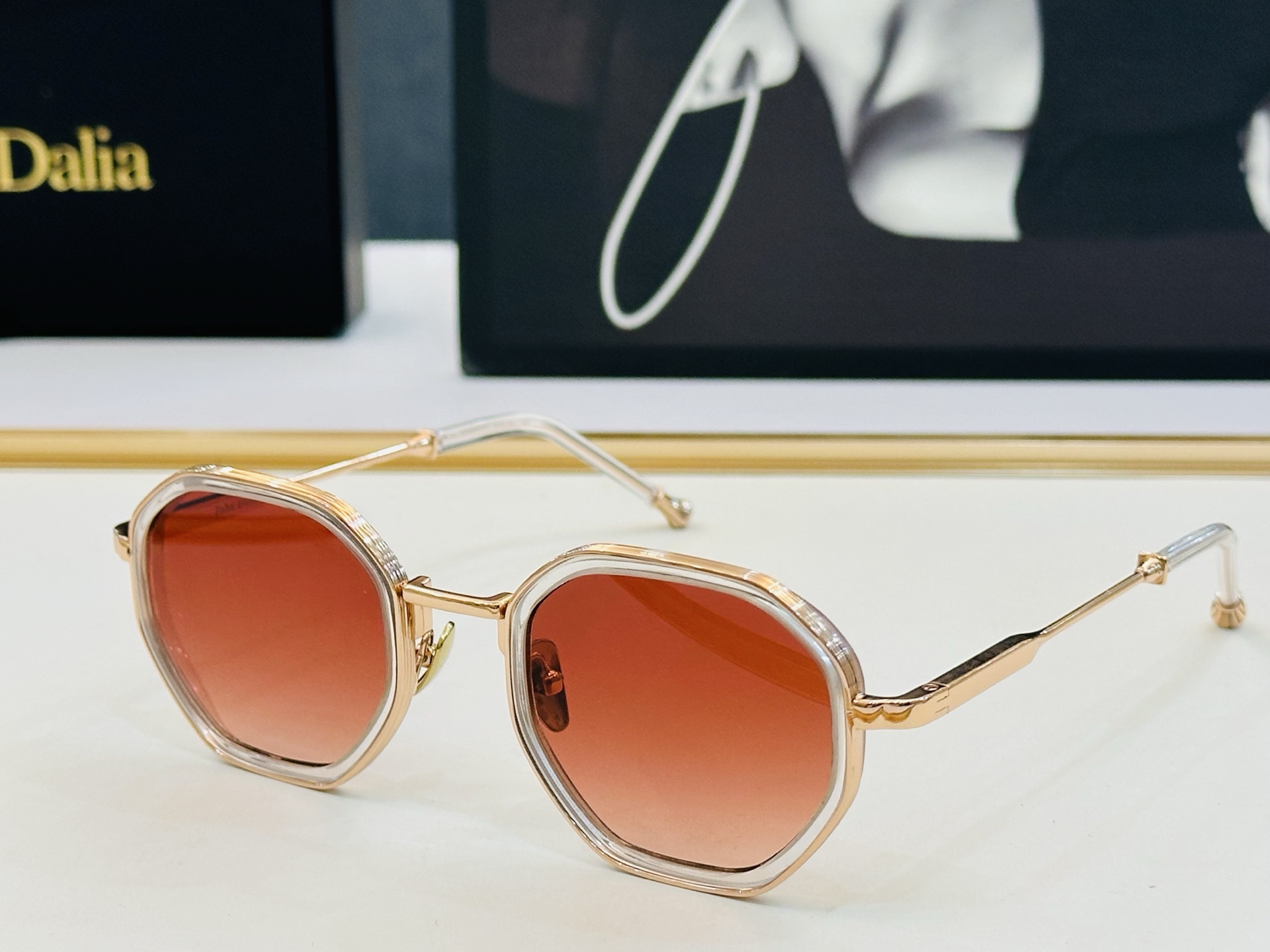 JACQUES MARIE C113 Size：50口24-145 日本手工眼镜 镜框採用上板材打造出 