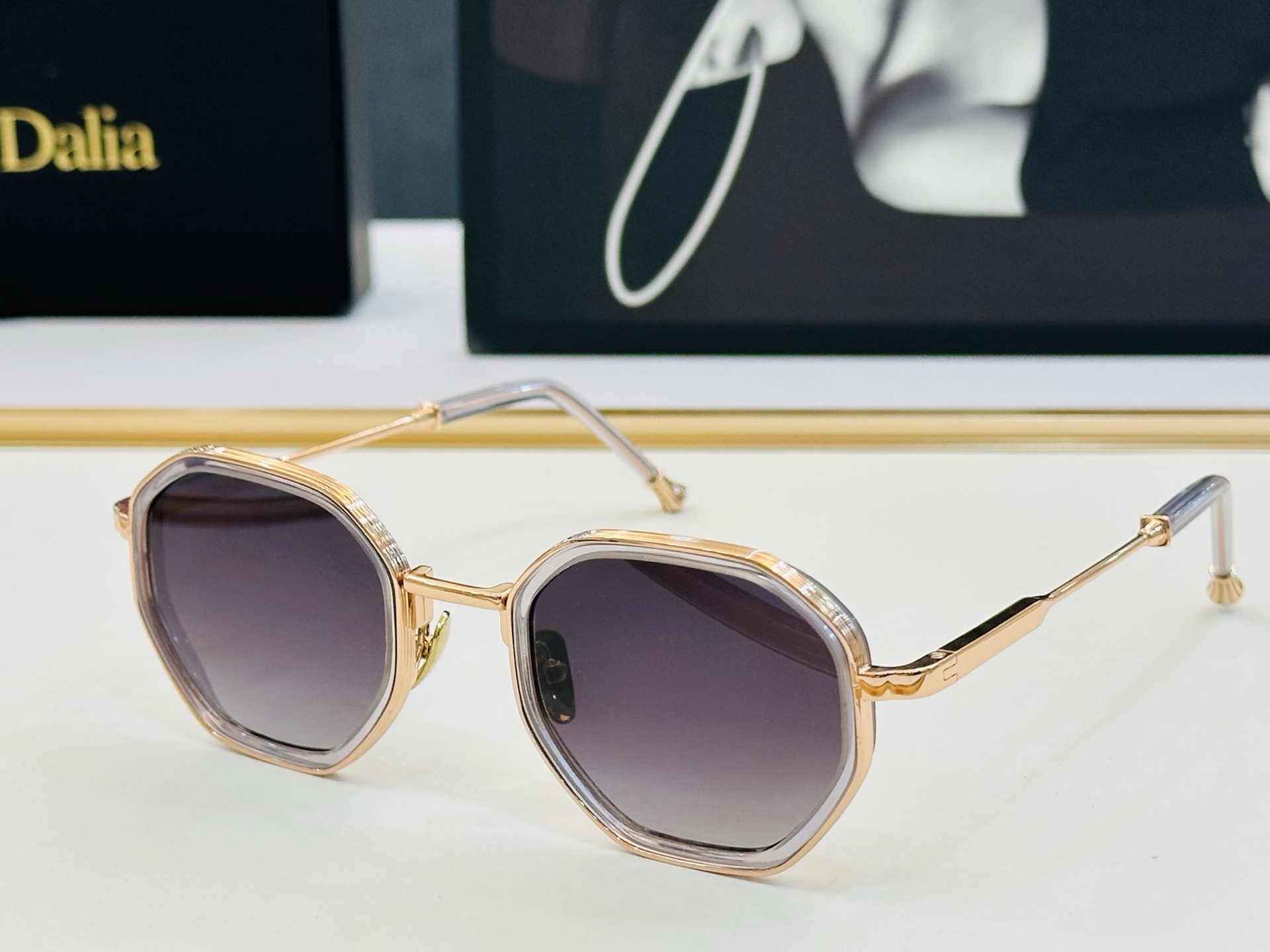 JACQUES MARIE C113 Size：50口24-145 日本手工眼镜 镜框採用上板材打造出 