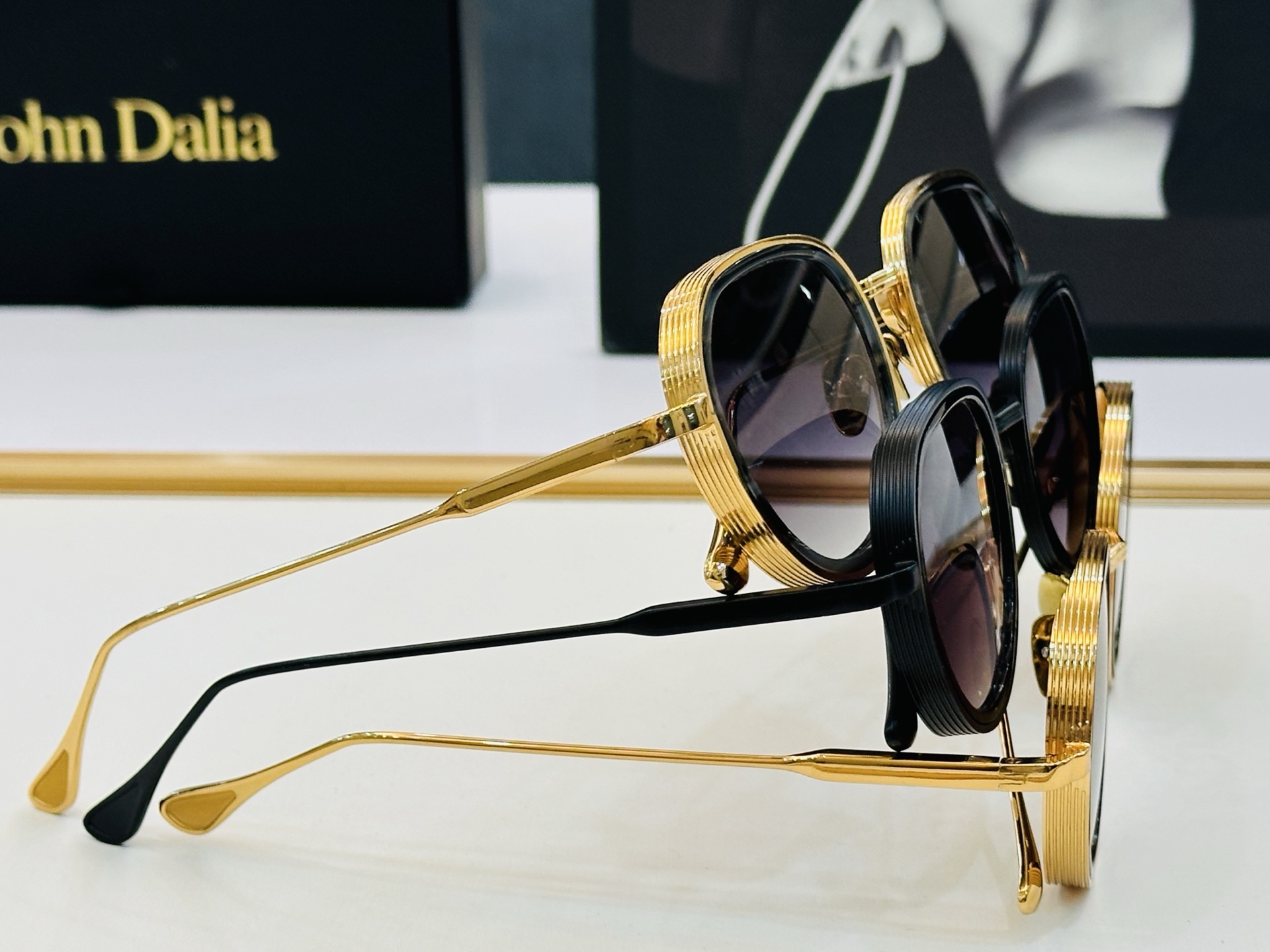 JACQUES MARIE C113 Size：52口22-145 日本手工眼镜 镜框採用上板材打造出 