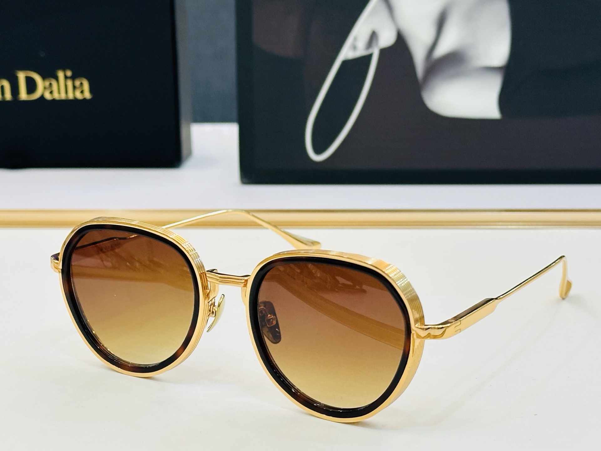 JACQUES MARIE C113 Size：52口22-145 日本手工眼镜 镜框採用上板材打造出 