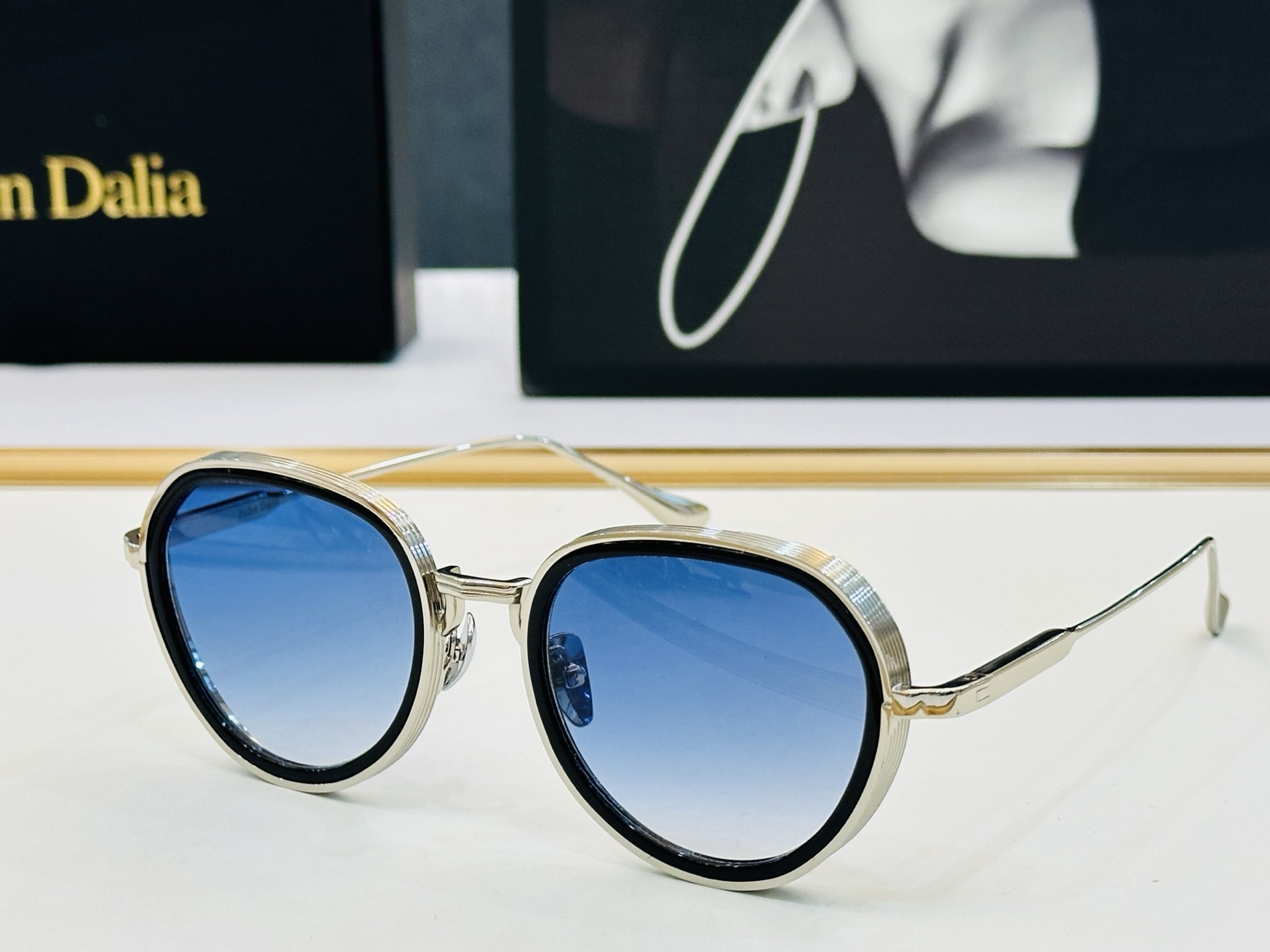 JACQUES MARIE C113 Size：52口22-145 日本手工眼镜 镜框採用上板材打造出 