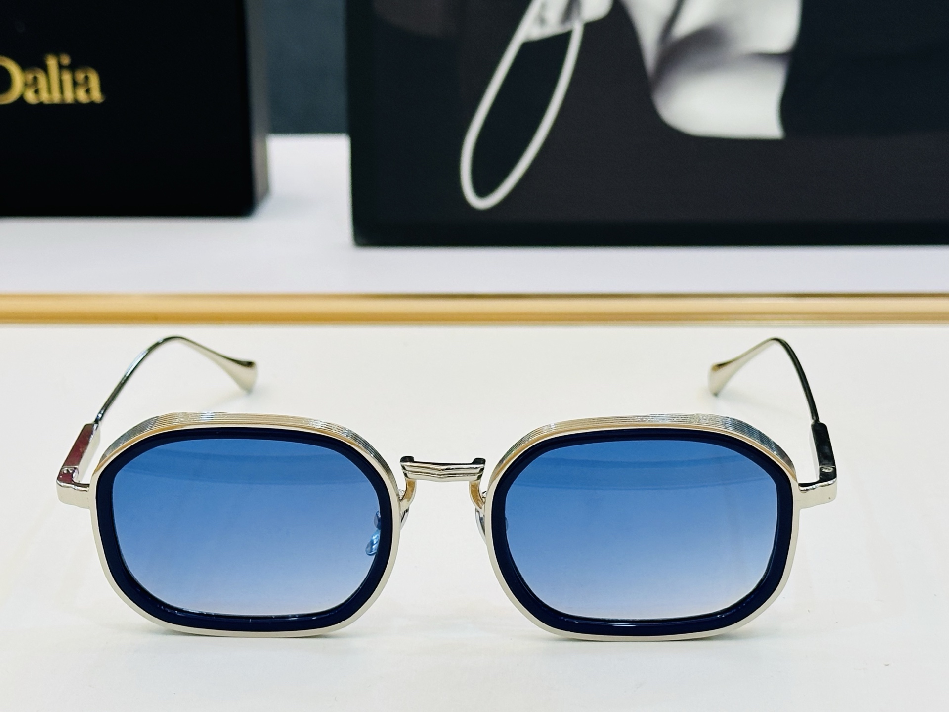 JACQUES MARIE C301 Size：51口22-145 日本手工眼镜 镜框採用上板材打造出 