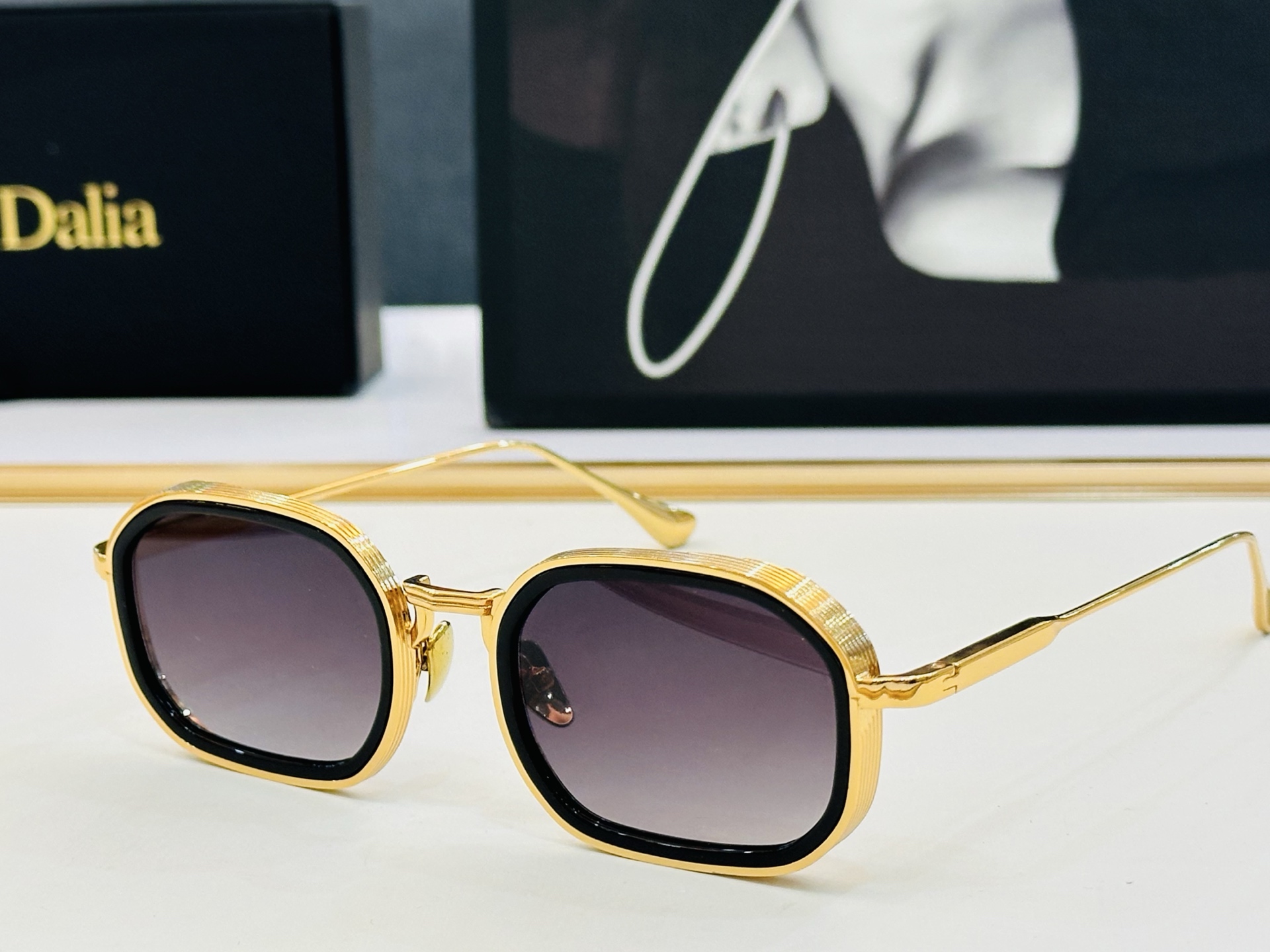 JACQUES MARIE C301 Size：51口22-145 日本手工眼镜 镜框採用上板材打造出 