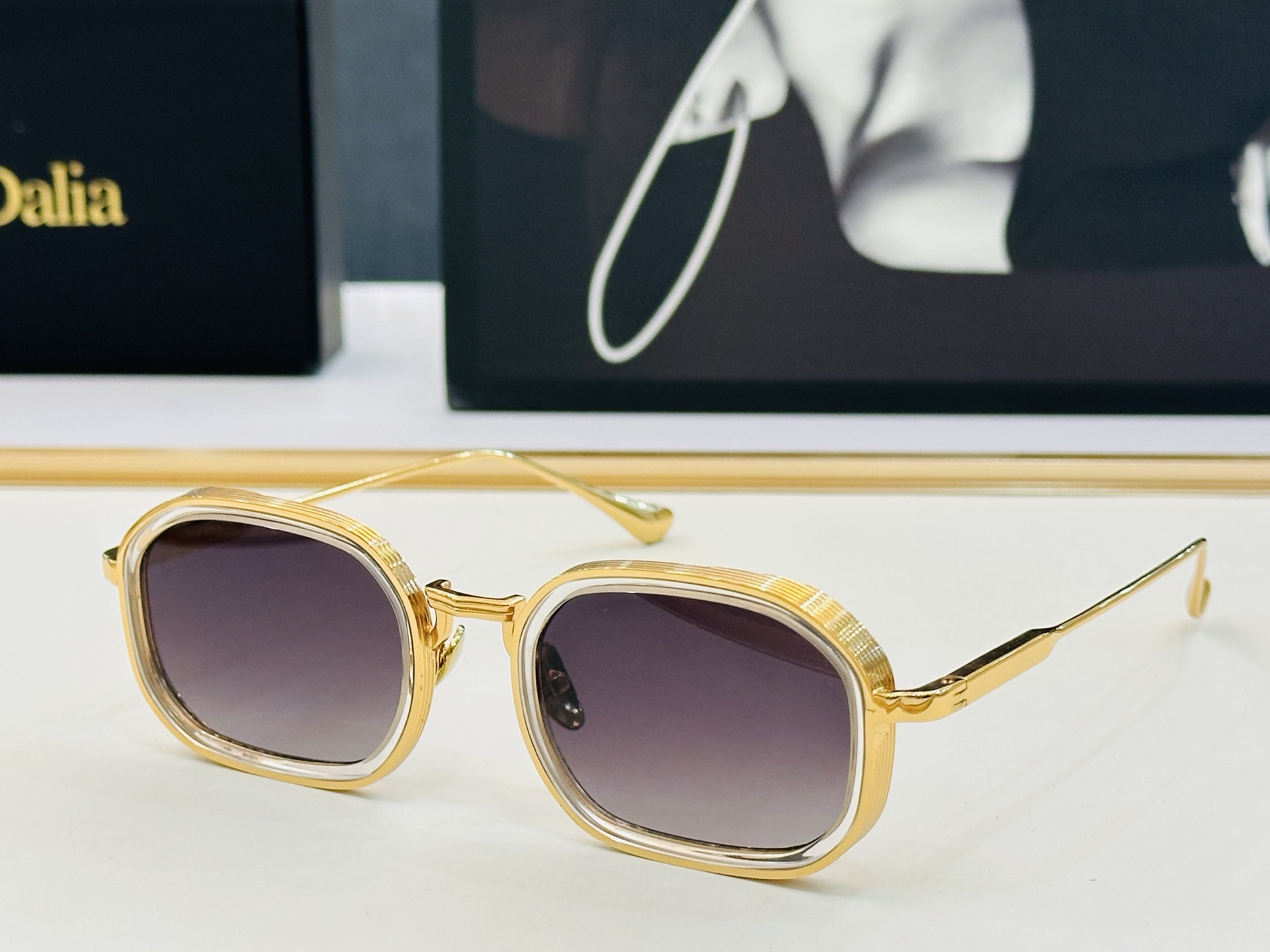 JACQUES MARIE C301 Size：51口22-145 日本手工眼镜 镜框採用上板材打造出 