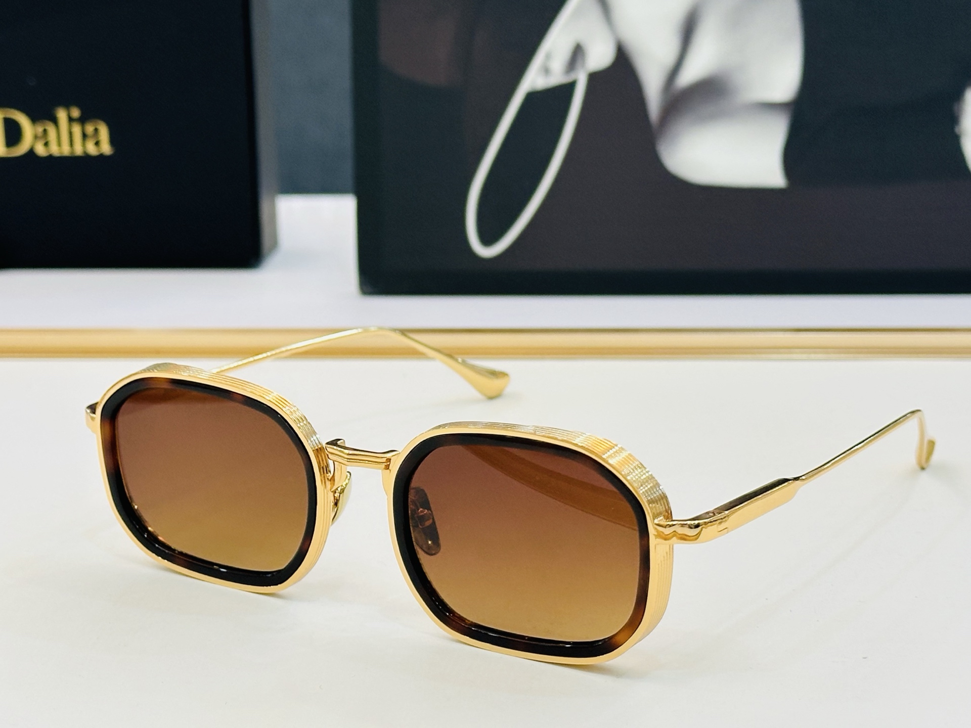 JACQUES MARIE C301 Size：51口22-145 日本手工眼镜 镜框採用上板材打造出 