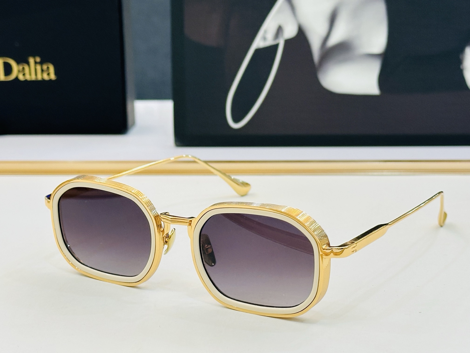 JACQUES MARIE C301 Size：51口22-145 日本手工眼镜 镜框採用上板材打造出 