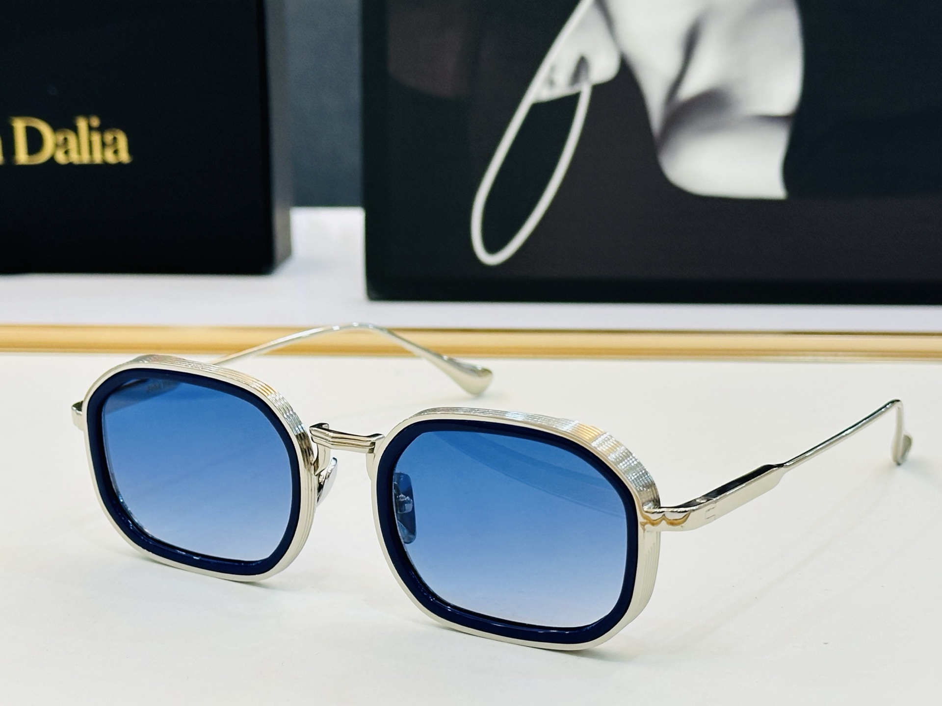 JACQUES MARIE C301 Size：51口22-145 日本手工眼镜 镜框採用上板材打造出 