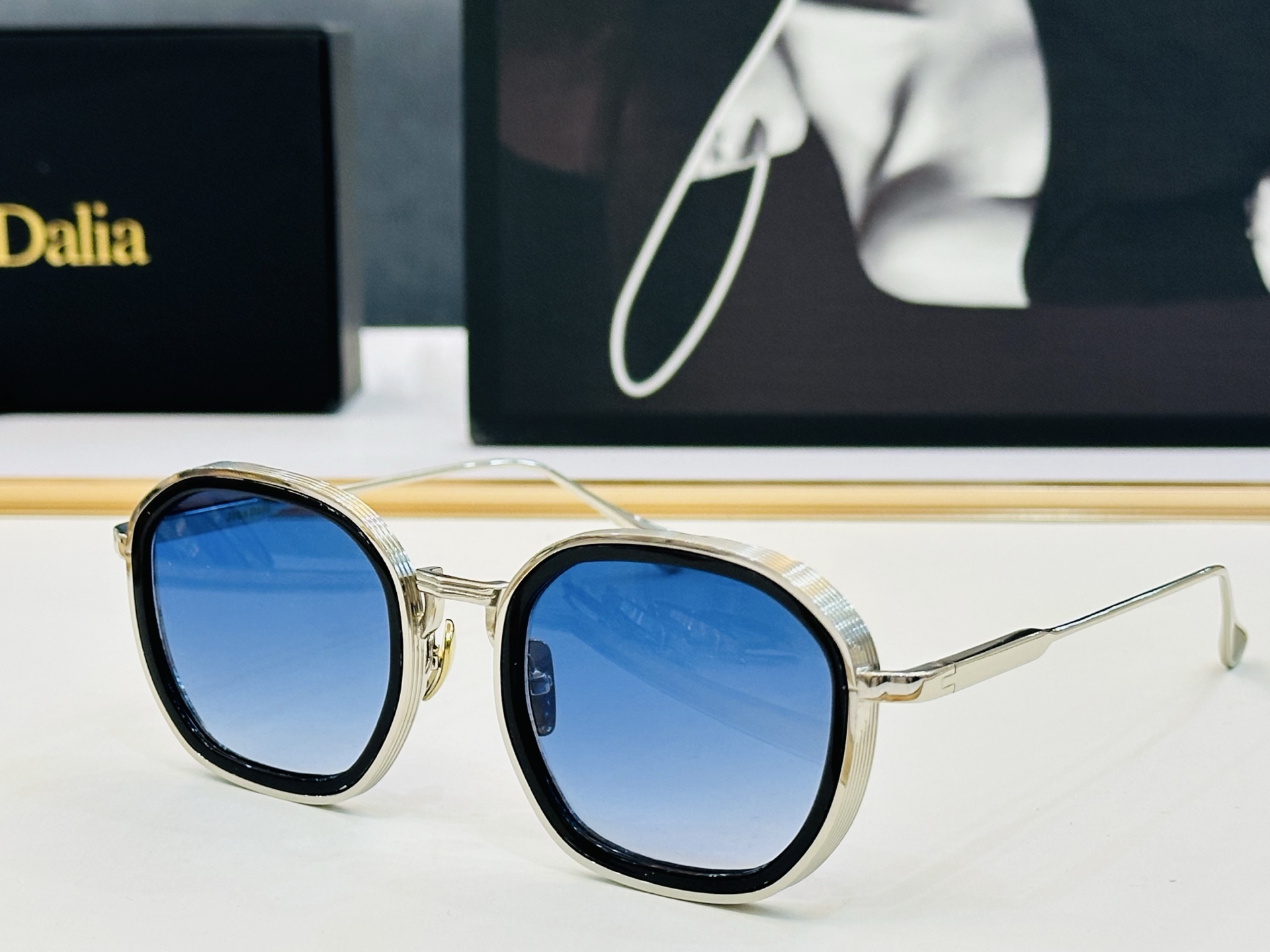 JACQUES MARIE C109 Size：51口22-145 日本手工眼镜 镜框採用上板材打造出 