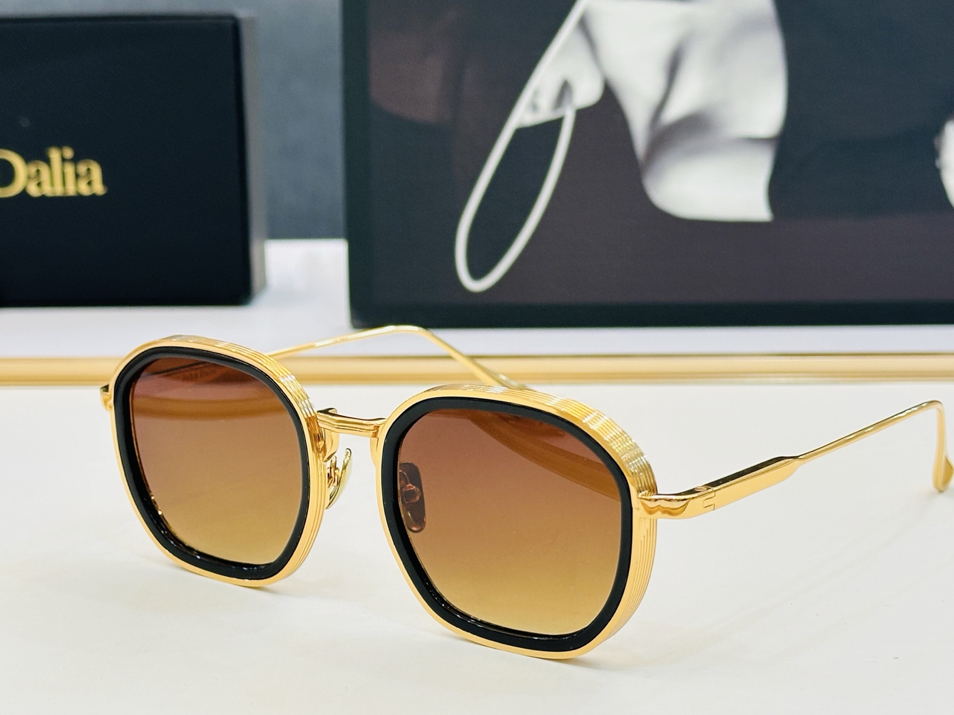 JACQUES MARIE C109 Size：51口22-145 日本手工眼镜 镜框採用上板材打造出 