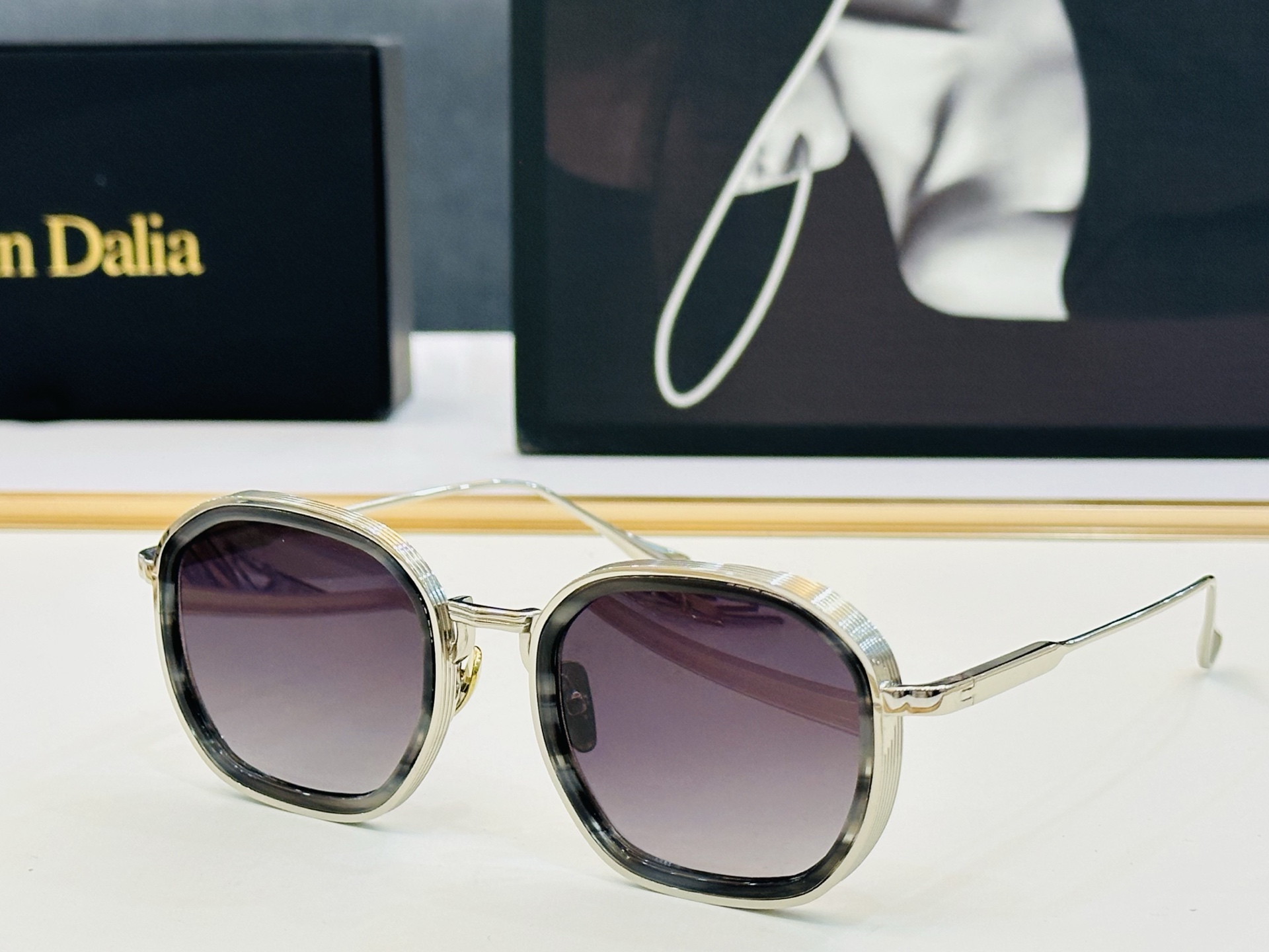 JACQUES MARIE C109 Size：51口22-145 日本手工眼镜 镜框採用上板材打造出 