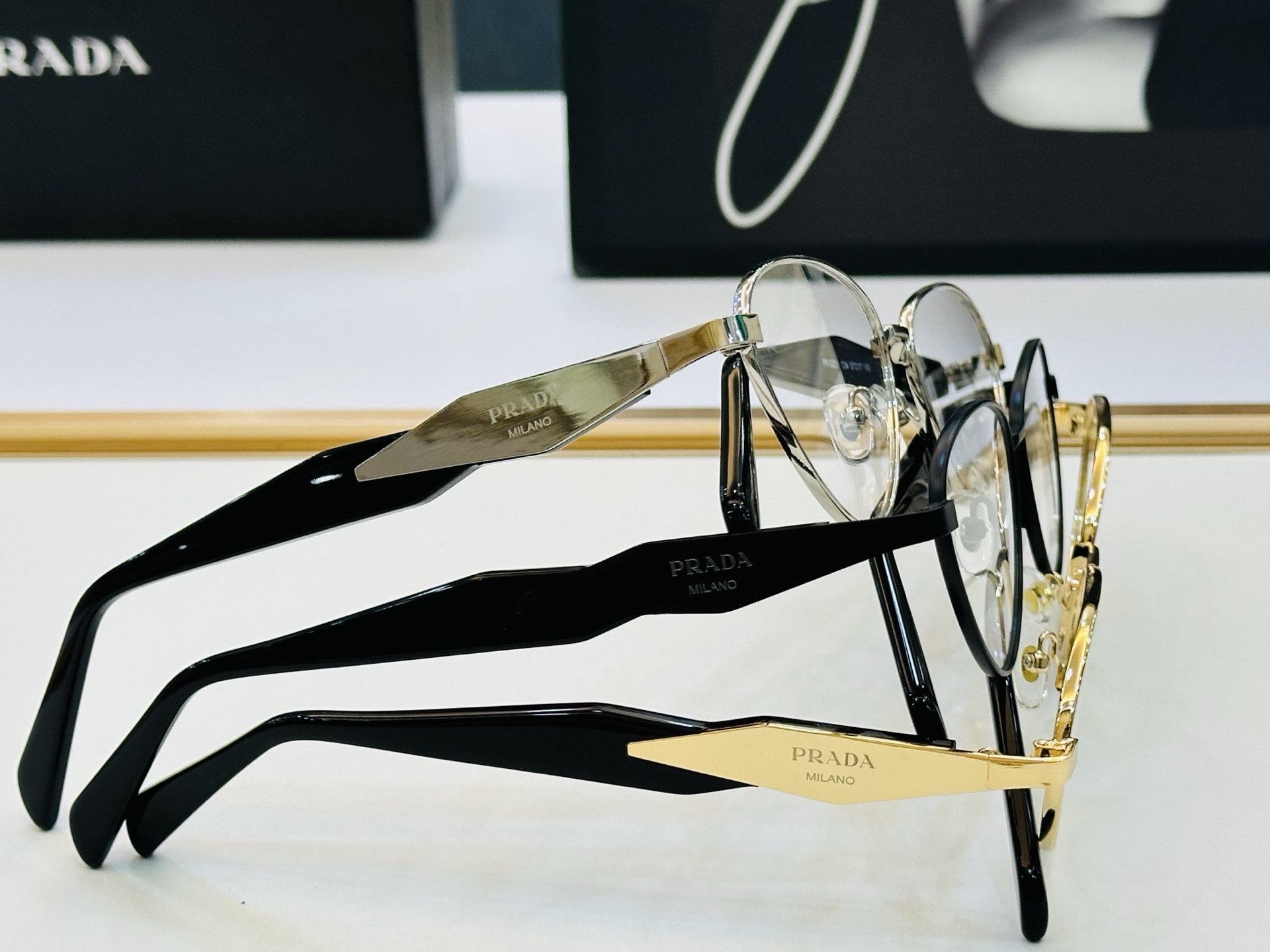 🔺PRAD*🔻普家 PR62ZV Size：57口17-145 眼镜系列堪称精湛制作 彰显独特个 L最新