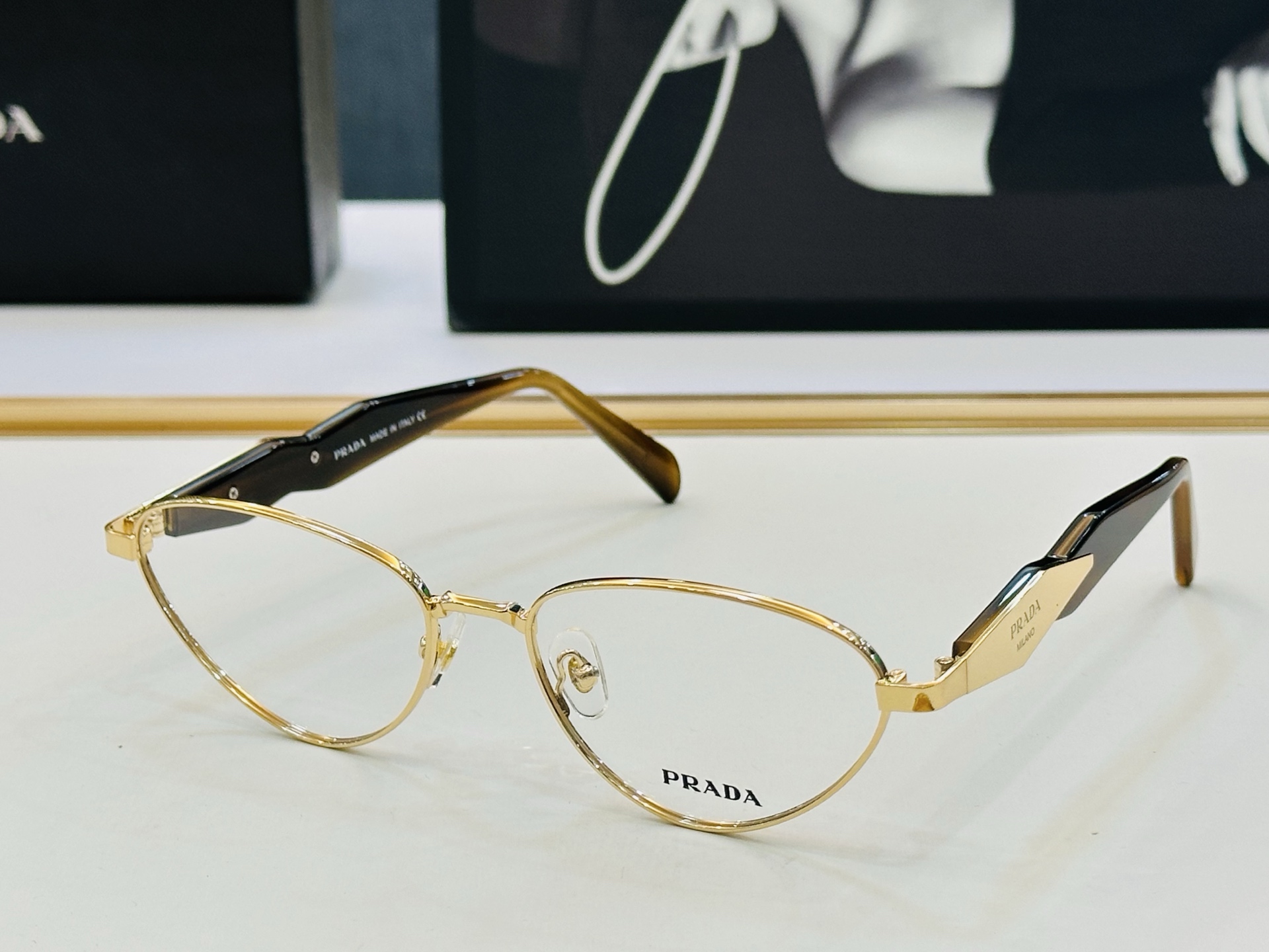 🔺PRAD*🔻普家 PR62ZV Size：57口17-145 眼镜系列堪称精湛制作 彰显独特个 L最新