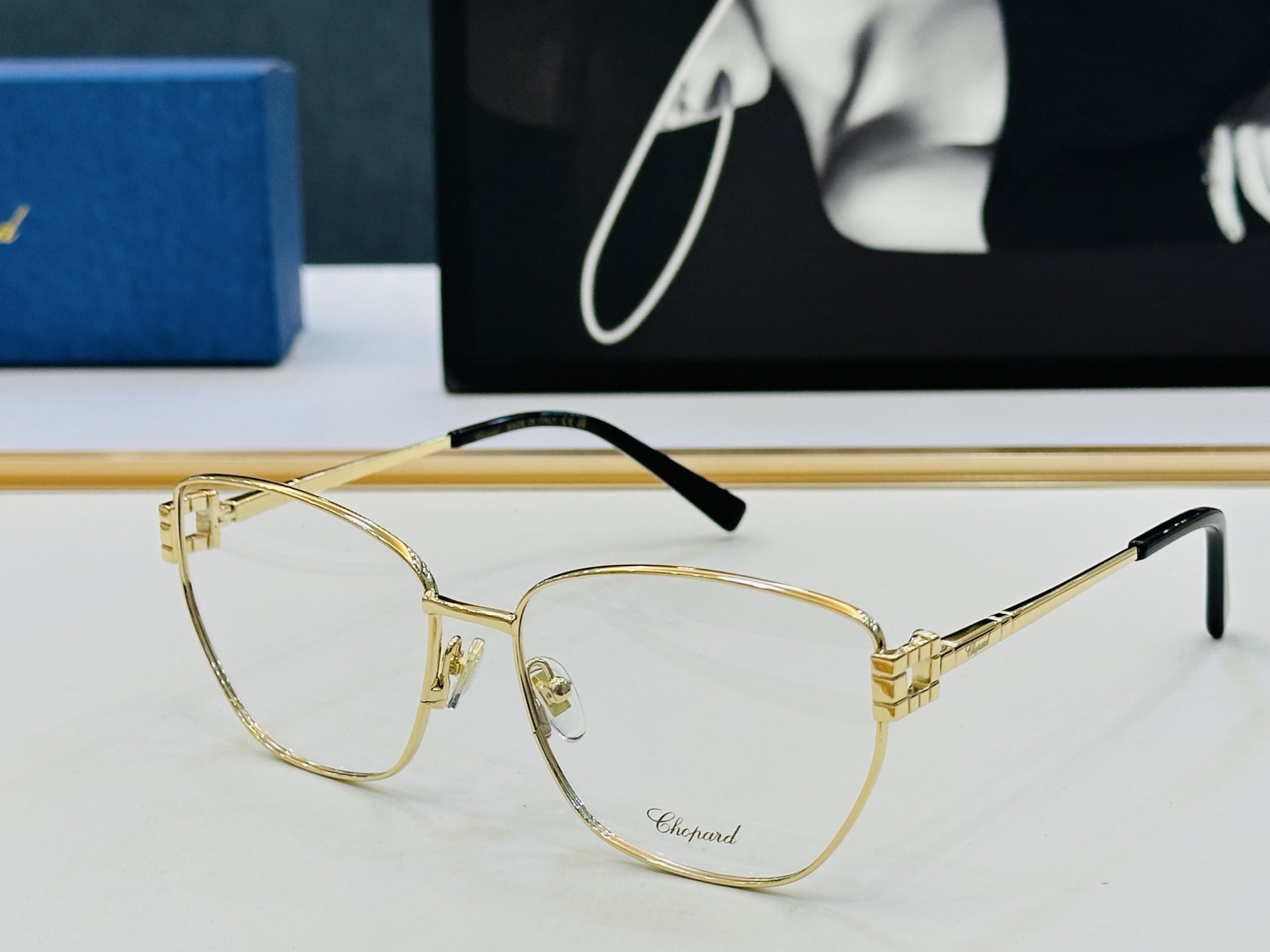 原版 ChoPard肖邦 MODEL: VCHL445 Size：59口17-142 以现代时尚的设计风