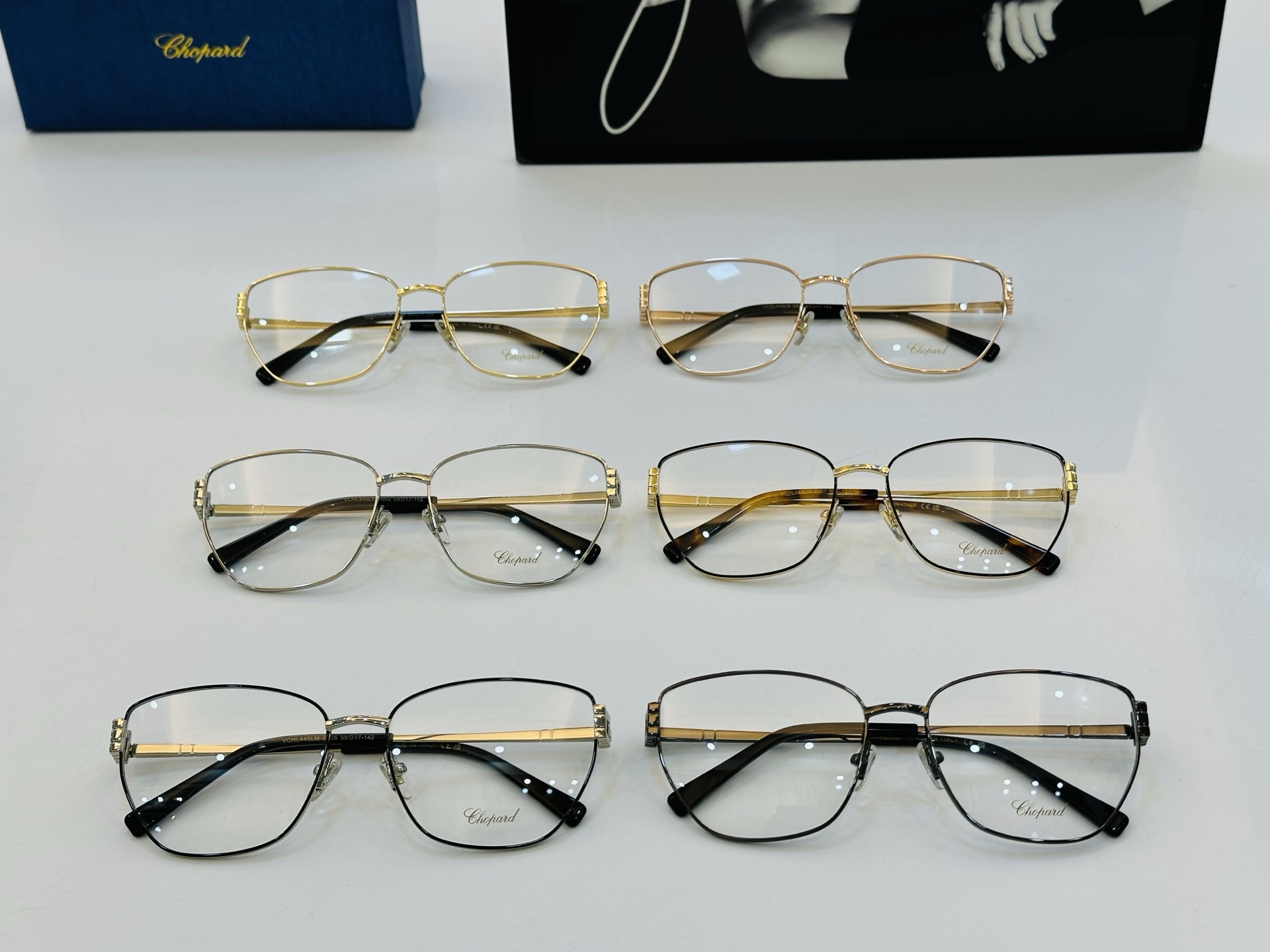 原版 ChoPard肖邦 MODEL: VCHL445 Size：59口17-142 以现代时尚的设计风