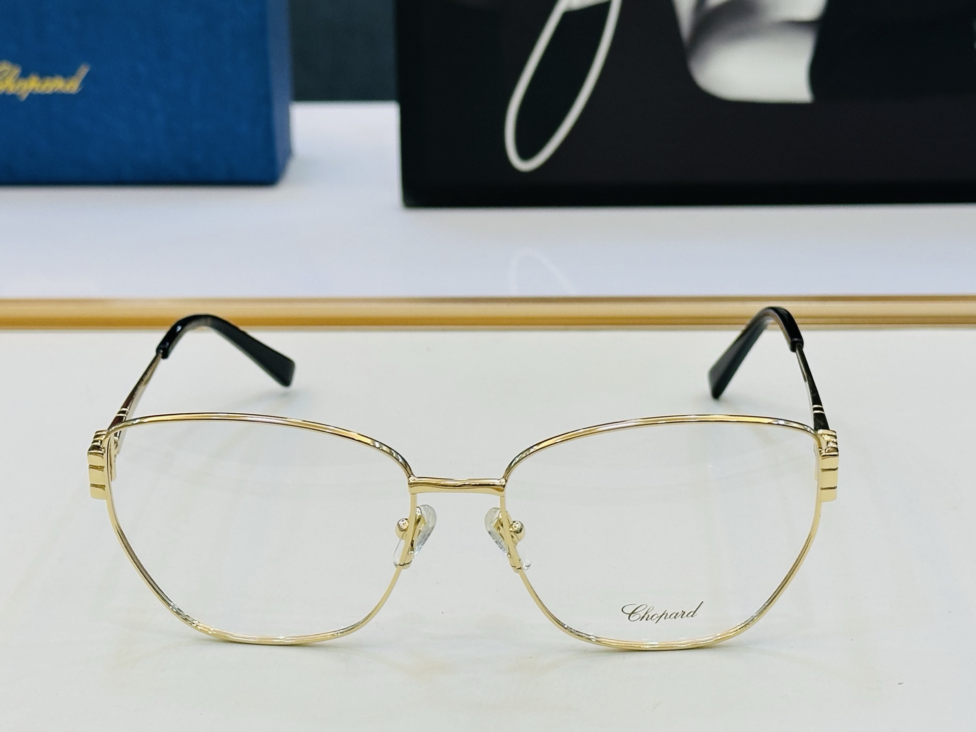 原版 ChoPard肖邦 MODEL: VCHL445 Size：59口17-142 以现代时尚的设计风