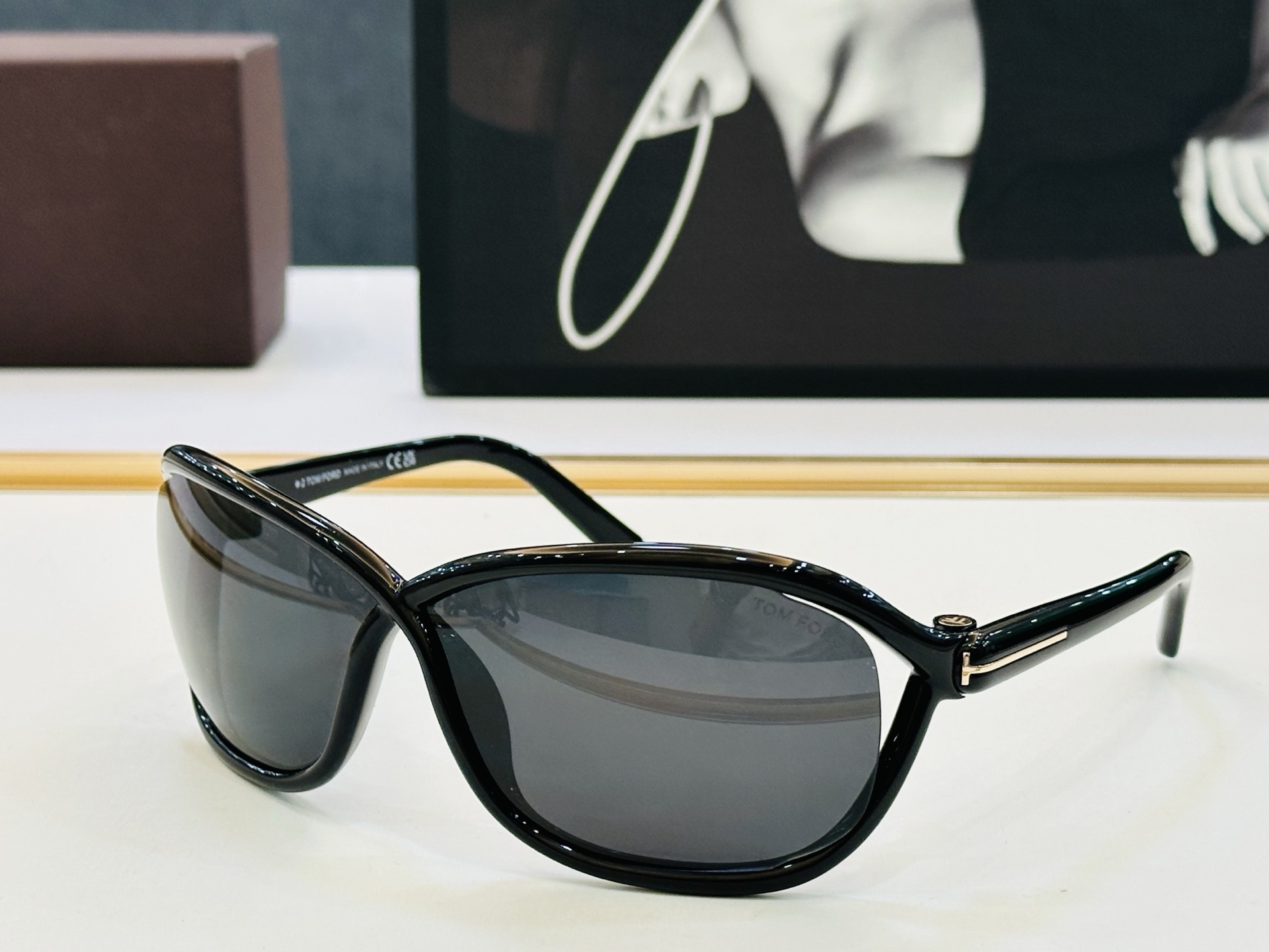 NO:553530,TOM FOR* Tom's official website new model TF1069 Size 68 mouth 7-115 classic fashion FD adopts the most popular colors nowadays glasses, sunglasses, sunglasses, glasses, tom ford, tom ford19860909TOM FOR* 汤姆家 官网新款 TF1069 Size68口7-115 经典时尚 FD采用时下最流行片色 眼镜墨镜太阳镜,眼镜,tom ford,tom ford,glasses