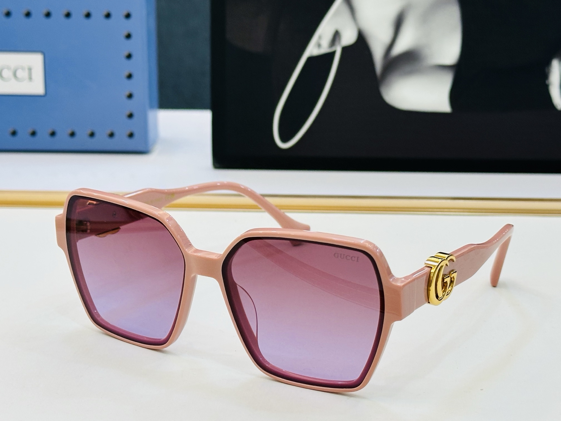 GUCC* 古家 GG1646 🐝🐝系列 Size：61口15-140 🍁🍁K 超绝品质 太阳镜 。
