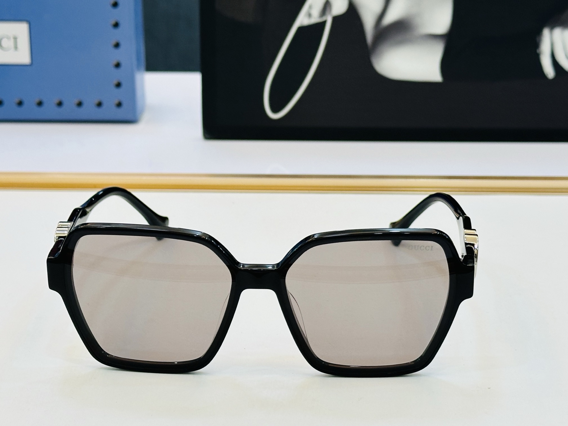 GUCC* 古家 GG1646 🐝🐝系列 Size：61口15-140 🍁🍁K 超绝品质 太阳镜 。