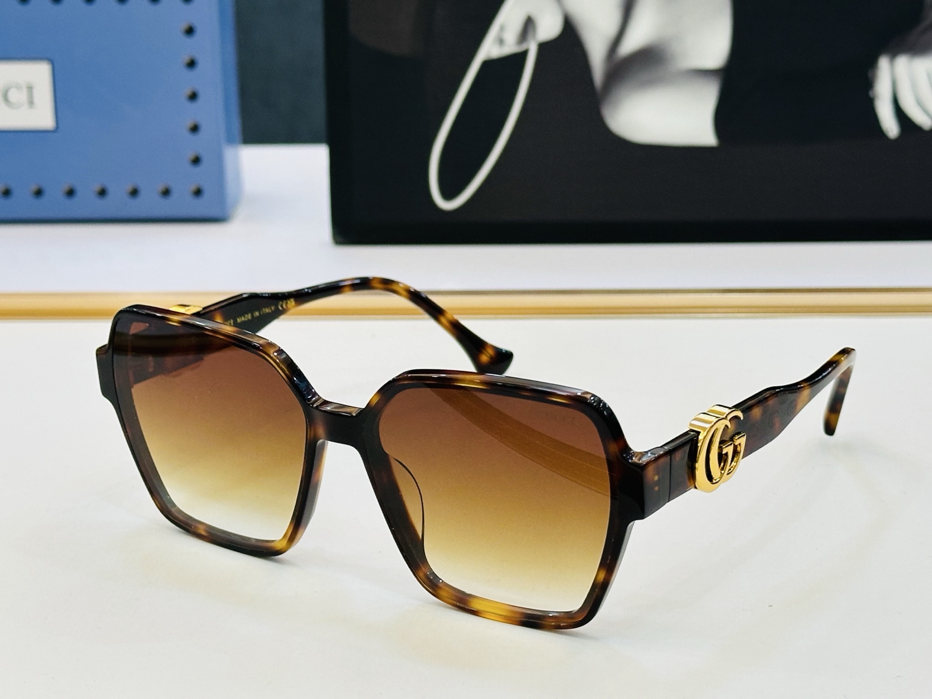 GUCC* 古家 GG1646 🐝🐝系列 Size：61口15-140 🍁🍁K 超绝品质 太阳镜 。