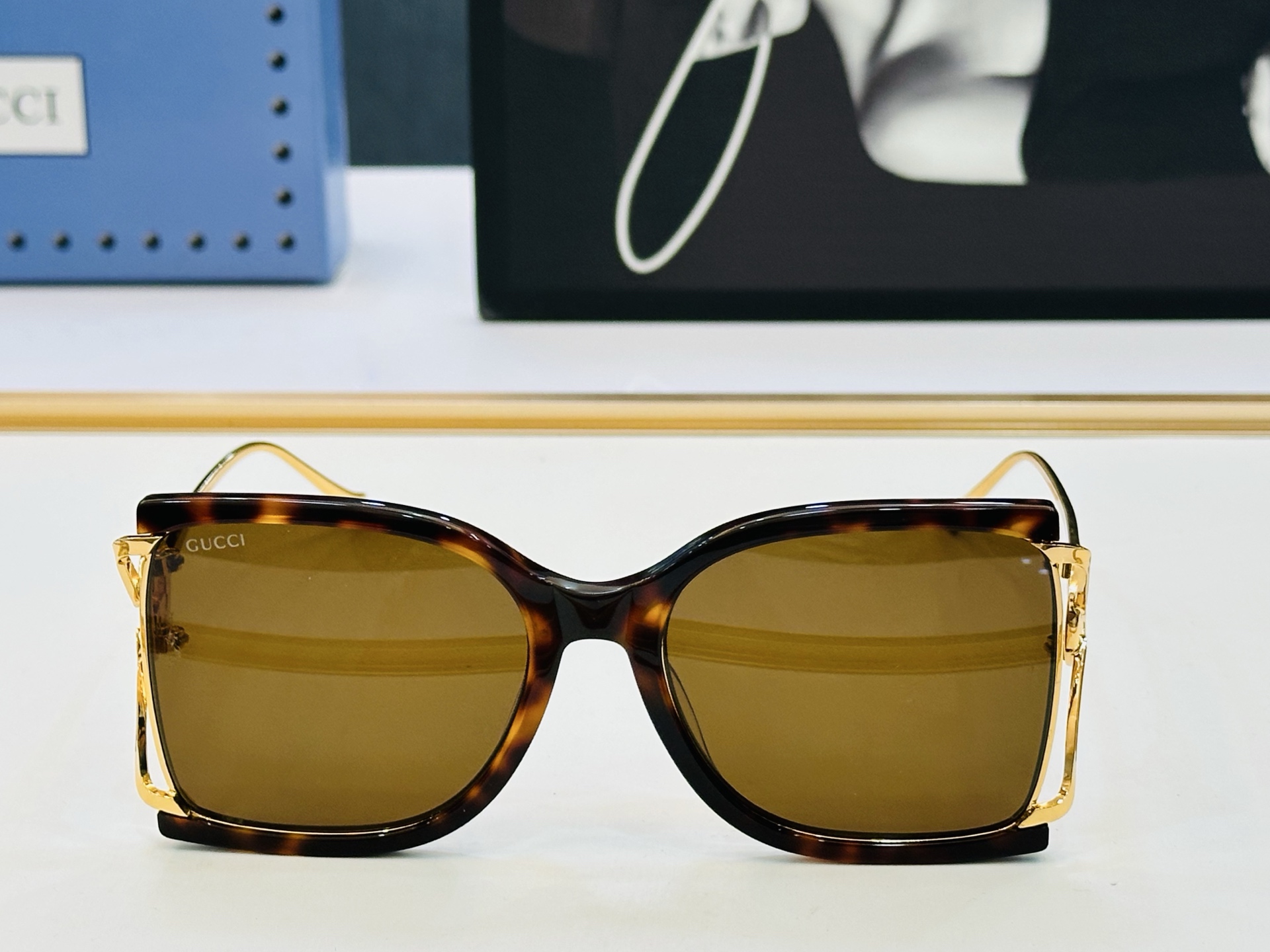 GUCC* 古家 GG1670 🐝🐝系列 Size：59口19-132 🍁🍁K 超绝品质 太阳镜 。