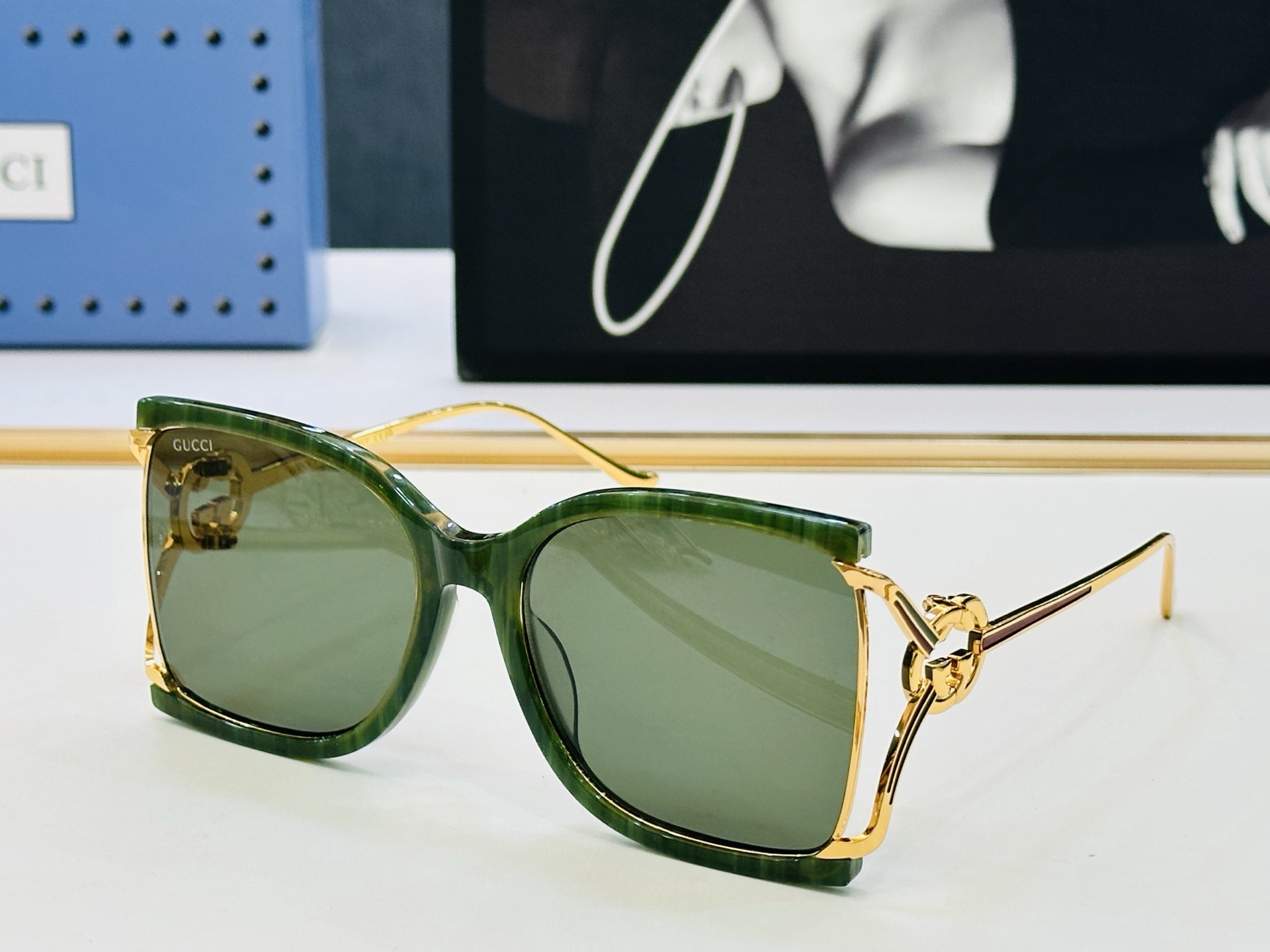 GUCC* 古家 GG1670 🐝🐝系列 Size：59口19-132 🍁🍁K 超绝品质 太阳镜 。