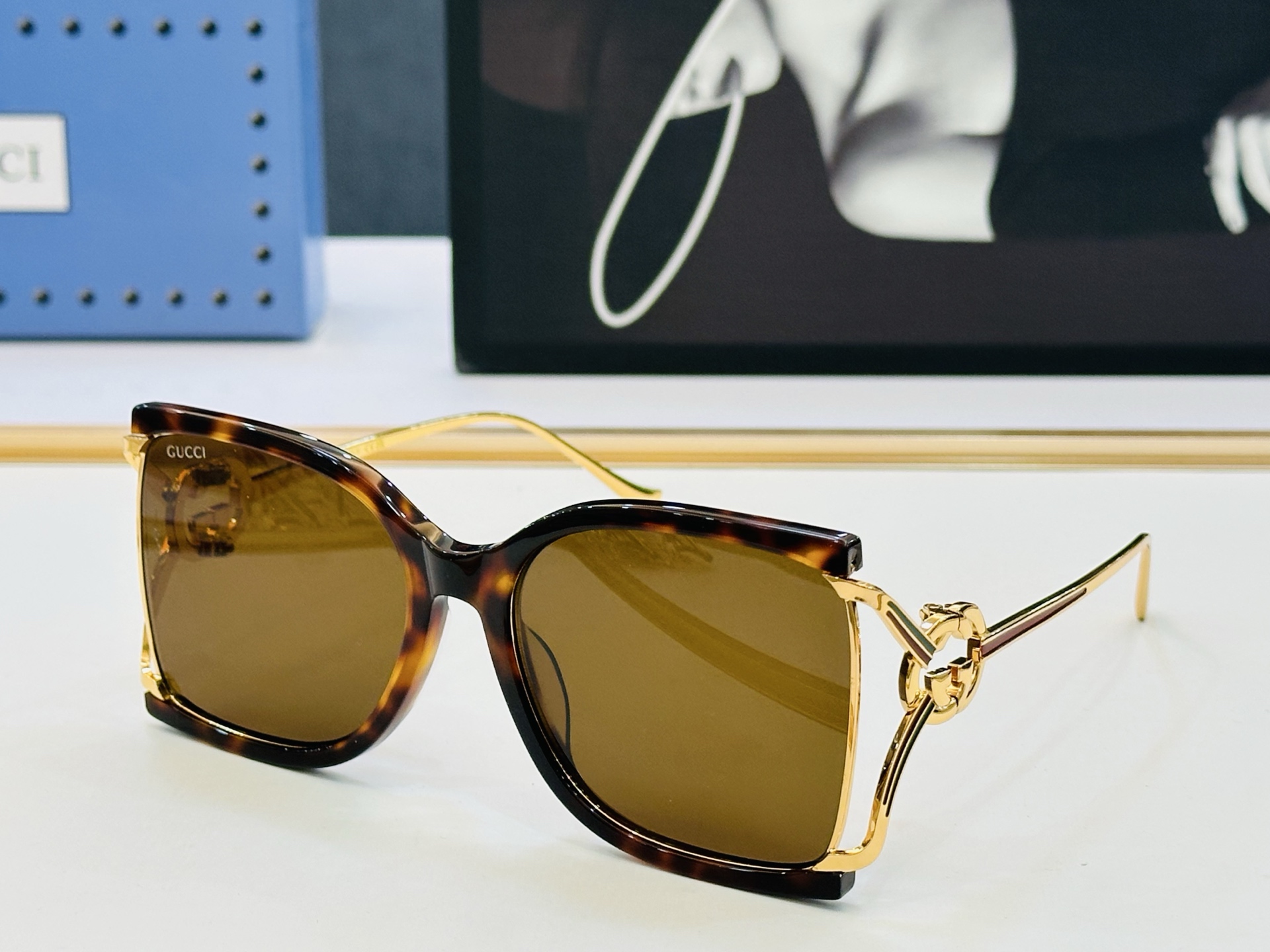 GUCC* 古家 GG1670 🐝🐝系列 Size：59口19-132 🍁🍁K 超绝品质 太阳镜 。