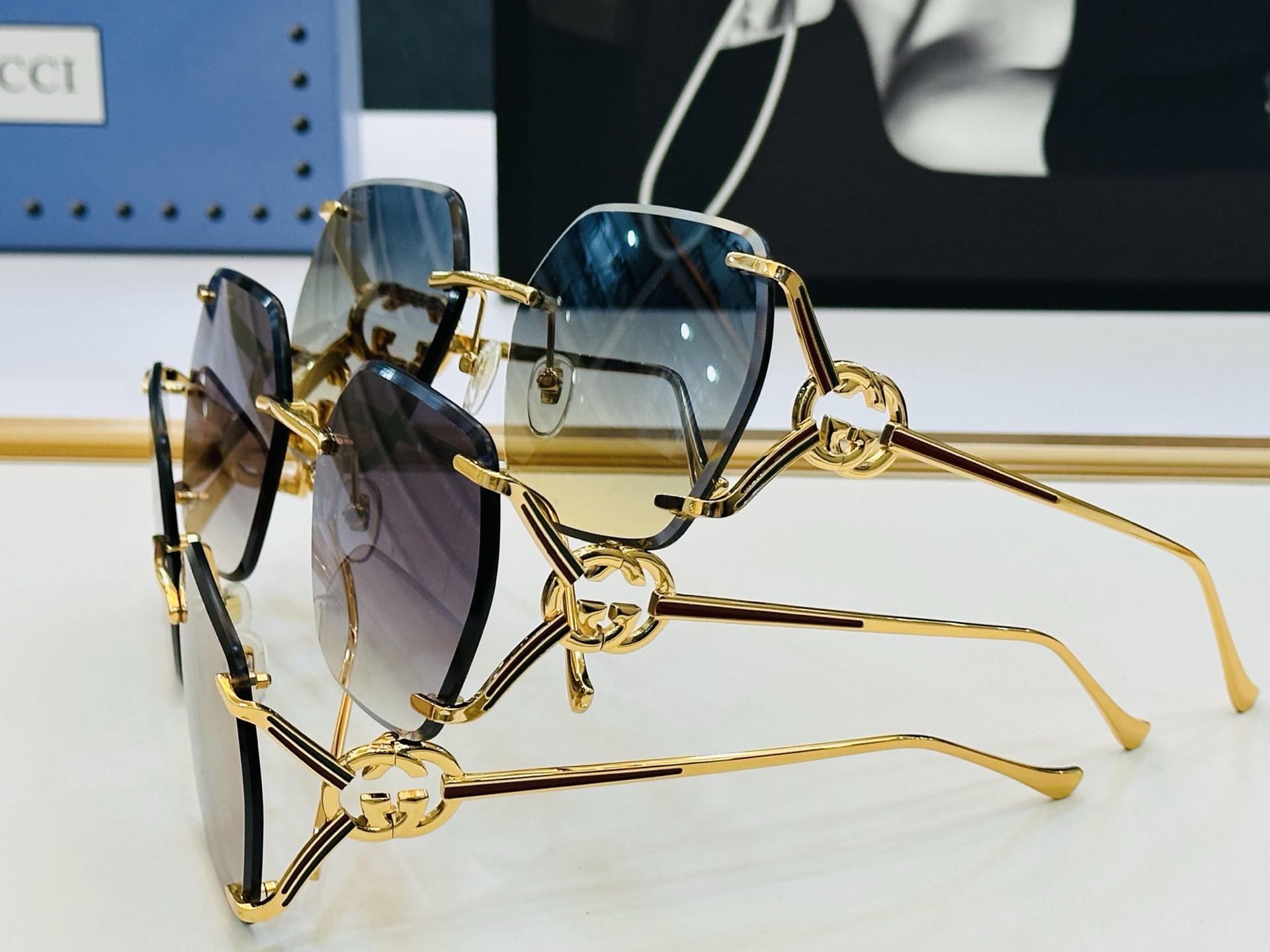 GUCC* 古家 GG1668 🐝🐝系列 Size：62口18-132 🍁🍁K 超绝品质 太阳镜 。