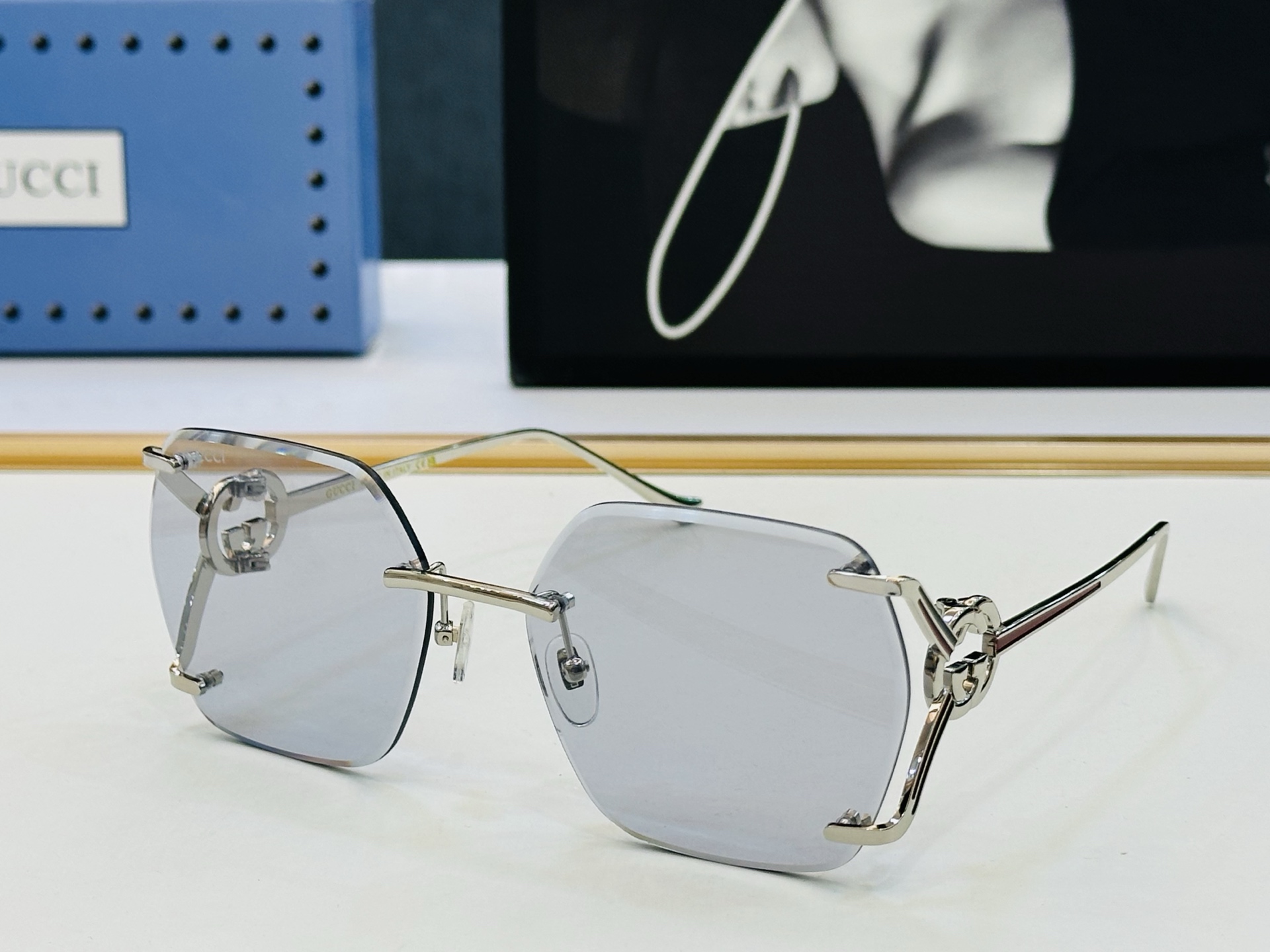 GUCC* 古家 GG1668 🐝🐝系列 Size：62口18-132 🍁🍁K 超绝品质 太阳镜 。