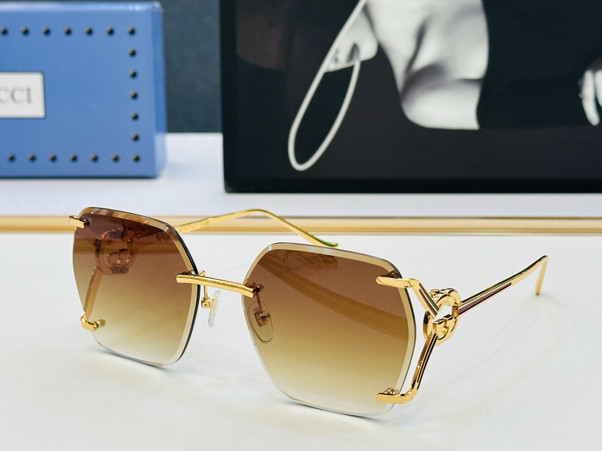 GUCC* 古家 GG1668 🐝🐝系列 Size：62口18-132 🍁🍁K 超绝品质 太阳镜 。