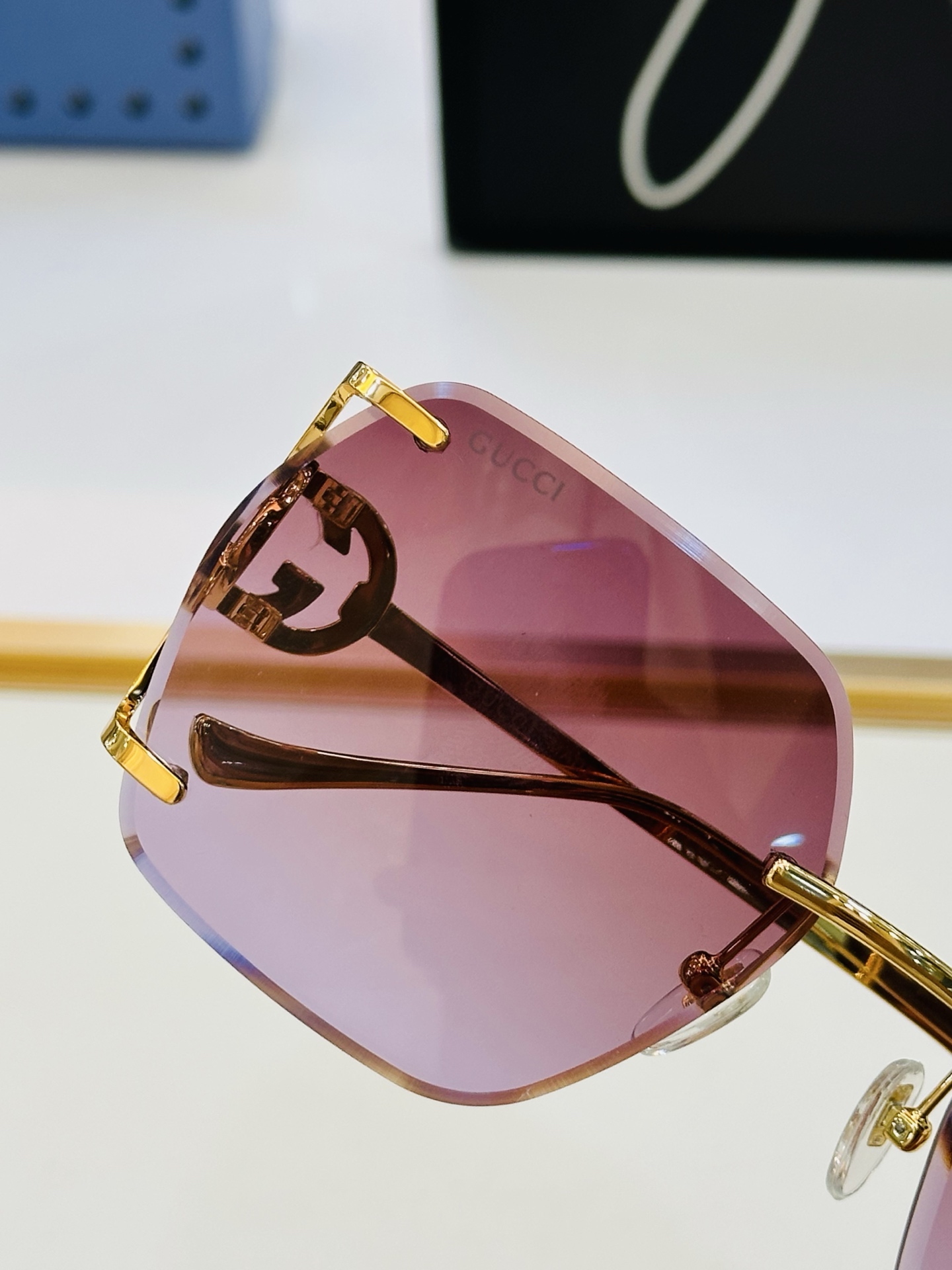 GUCC* 古家 GG1668 🐝🐝系列 Size：62口18-132 🍁🍁K 超绝品质 太阳镜 。