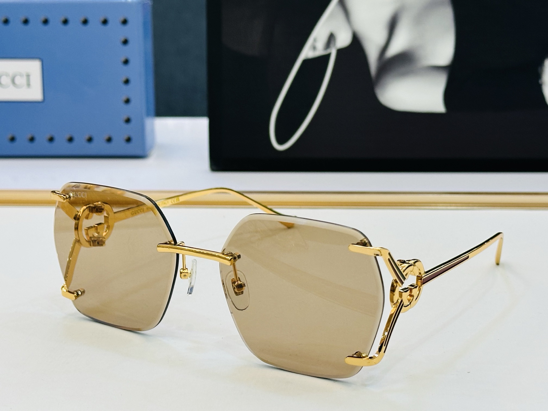GUCC* 古家 GG1668 🐝🐝系列 Size：62口18-132 🍁🍁K 超绝品质 太阳镜 。