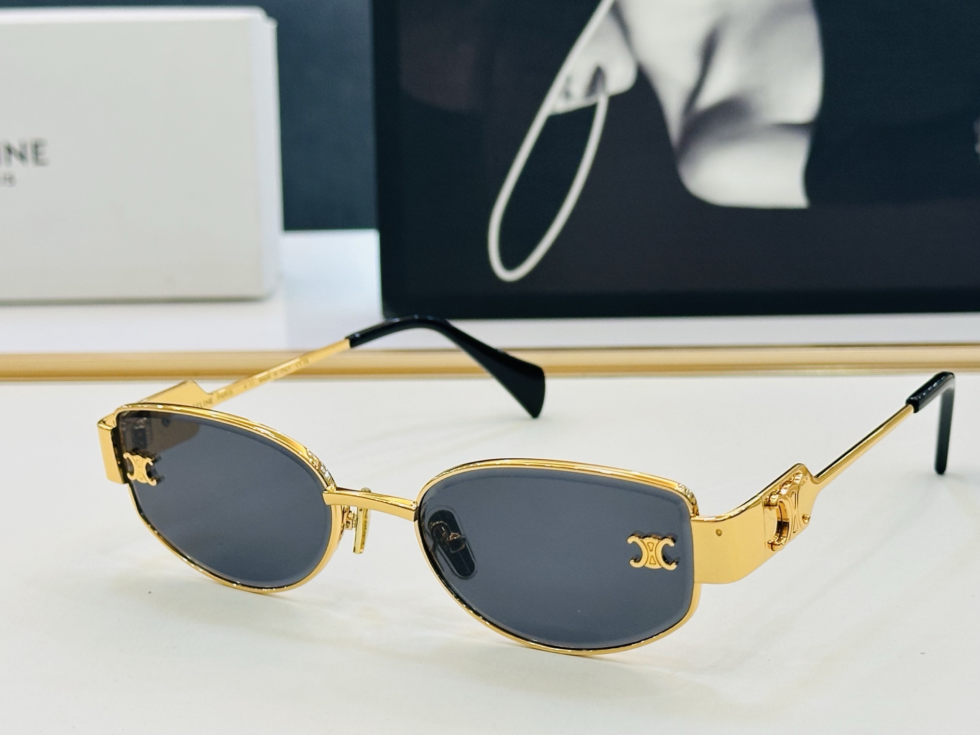 【CELINE】赛琳 CL1573LU Size：56口19-145 一直热销的款式 欧美风 光泽度好 