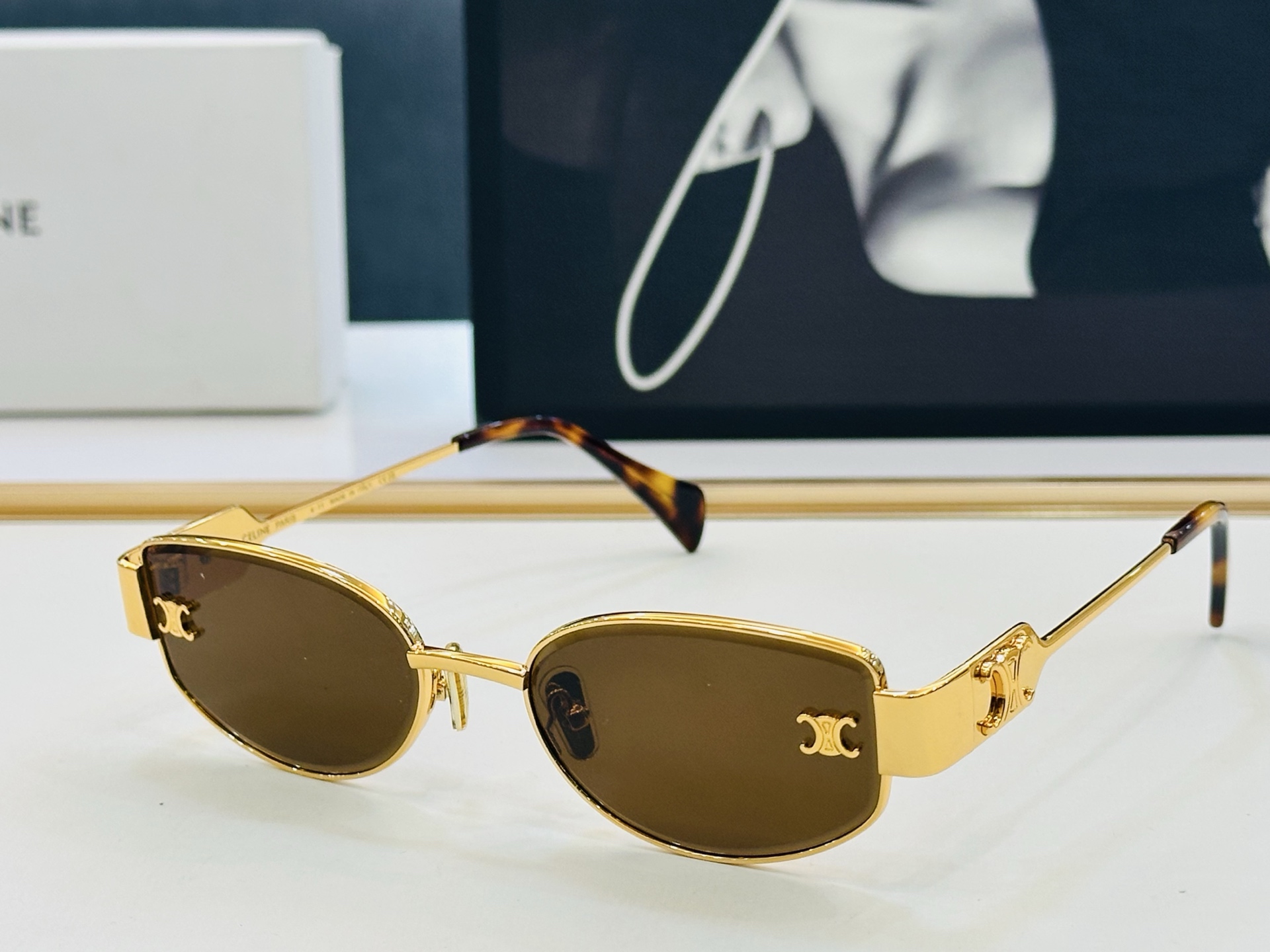 【CELINE】赛琳 CL1573LU Size：56口19-145 一直热销的款式 欧美风 光泽度好 