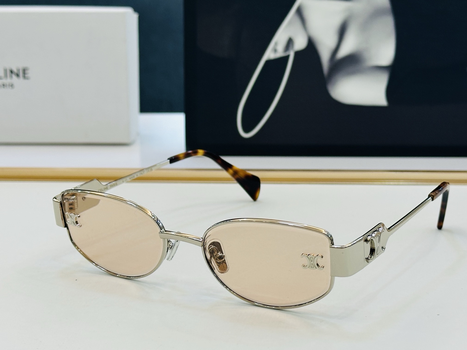 【CELINE】赛琳 CL1573LU Size：56口19-145 一直热销的款式 欧美风 光泽度好 