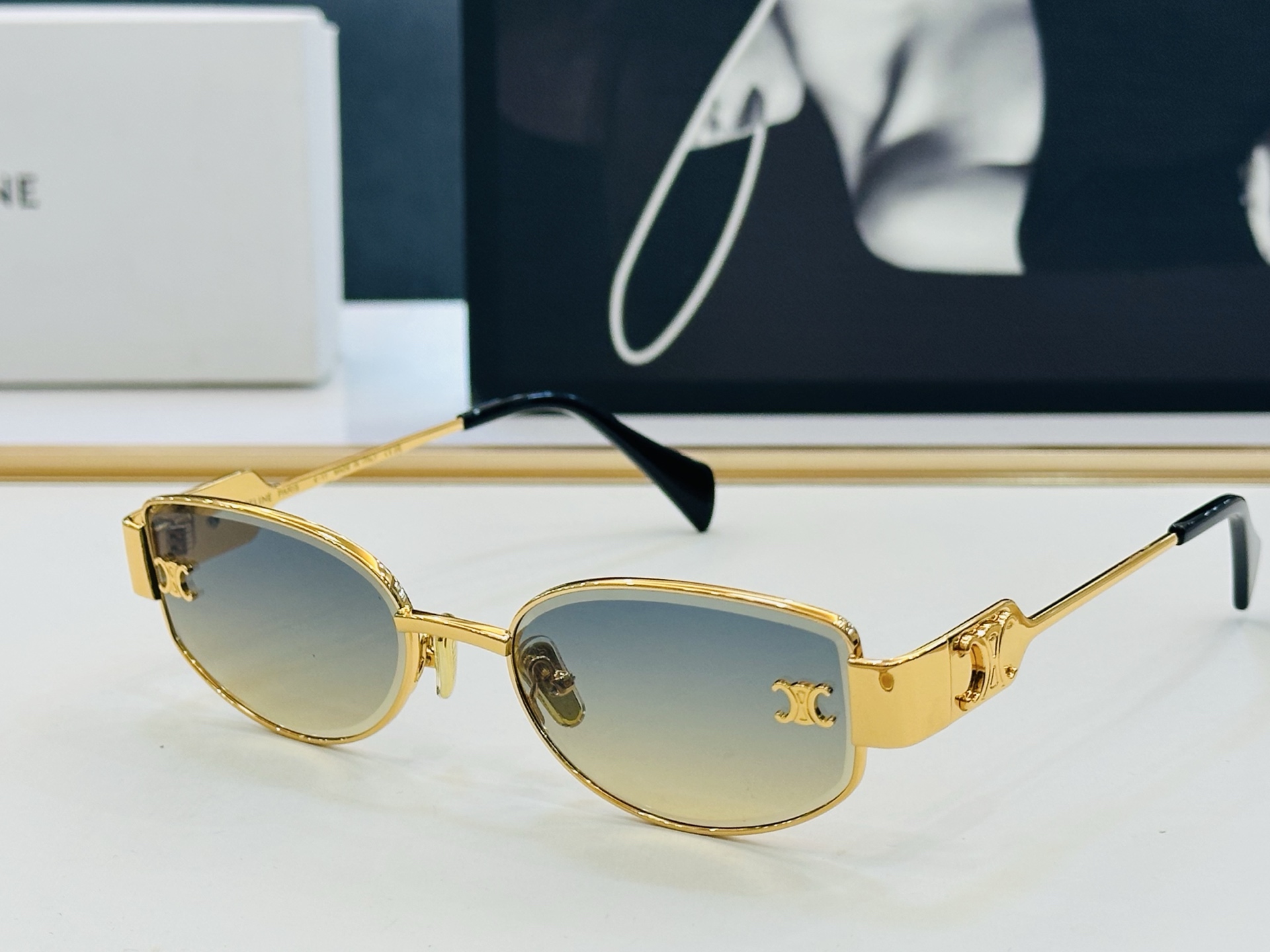 【CELINE】赛琳 CL1573LU Size：56口19-145 一直热销的款式 欧美风 光泽度好 