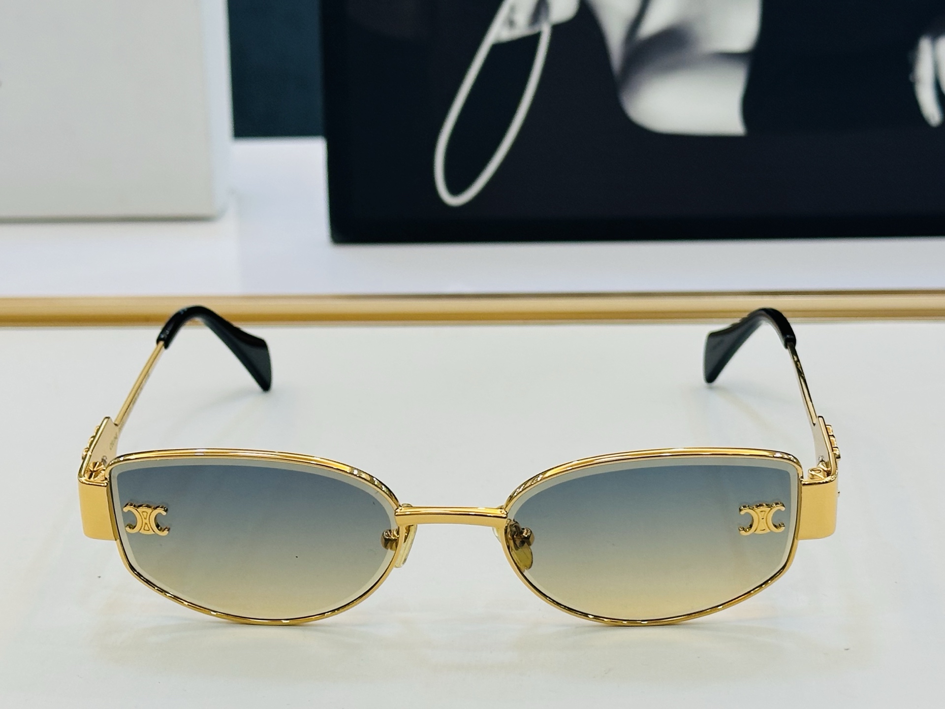 【CELINE】赛琳 CL1573LU Size：56口19-145 一直热销的款式 欧美风 光泽度好 