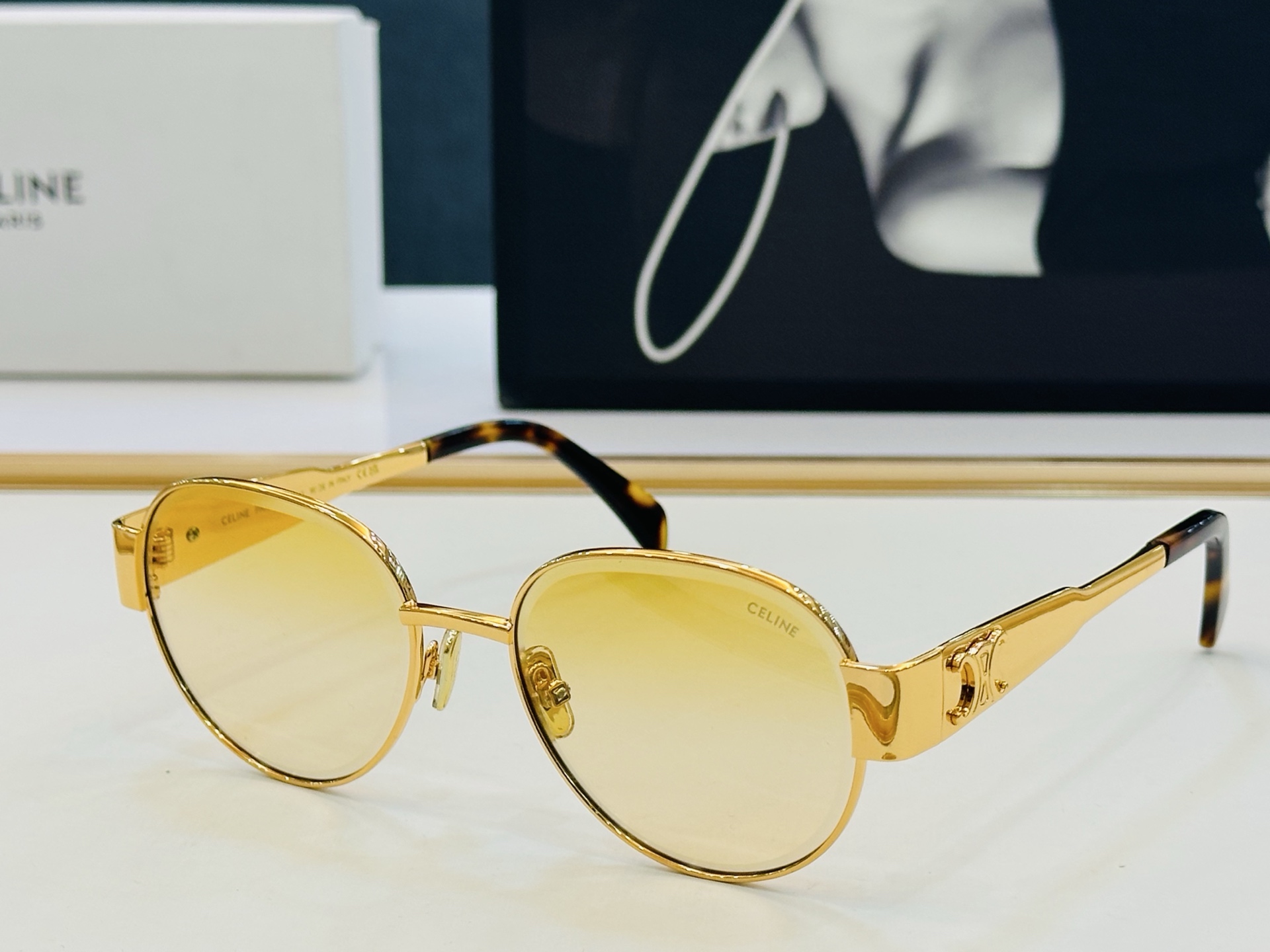 【CELINE】赛琳 CL42131 Size：56口18-145 一直热销的款式 欧美风 光泽度好 质