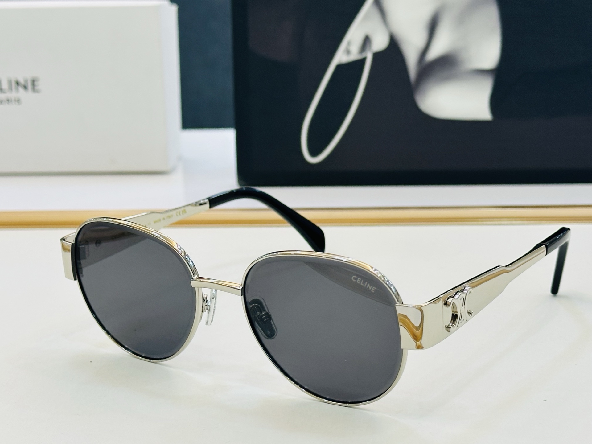 【CELINE】赛琳 CL42131 Size：56口18-145 一直热销的款式 欧美风 光泽度好 质