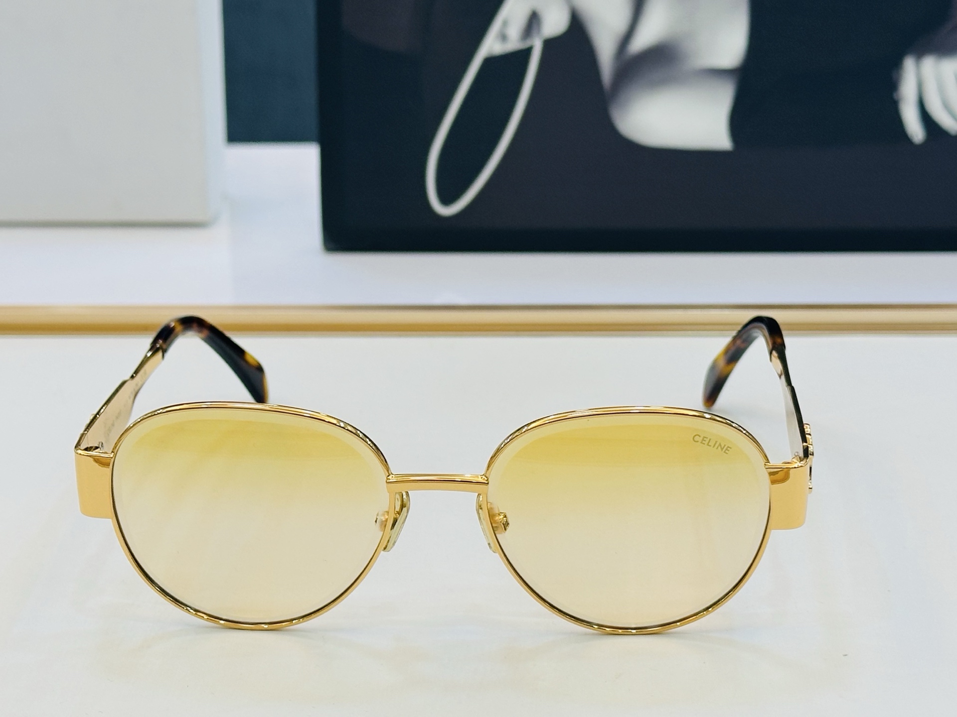 【CELINE】赛琳 CL42131 Size：56口18-145 一直热销的款式 欧美风 光泽度好 质